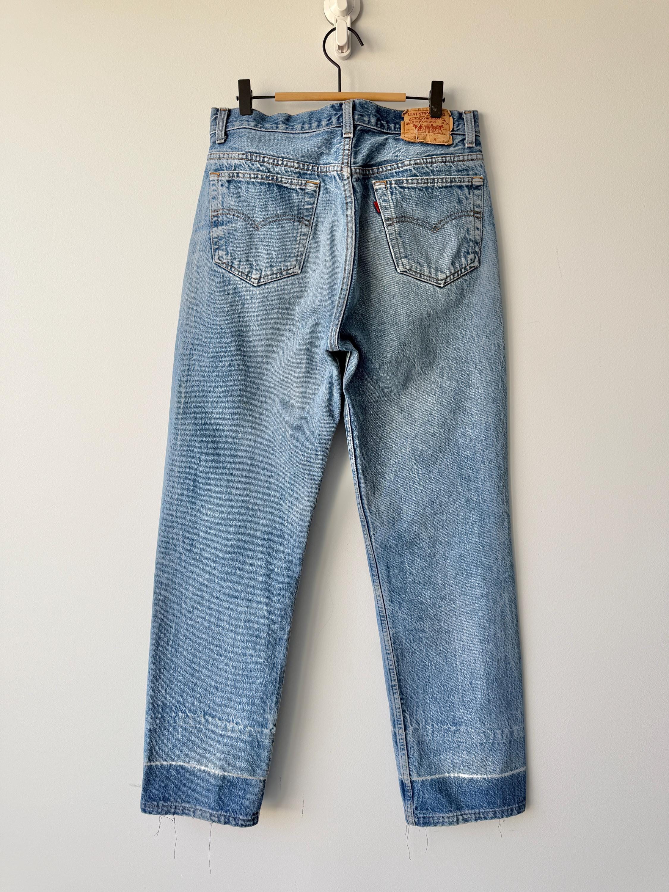 W33 L31 vintage Levis 501 31-33” measured waist medium faded denim made in USA  80s/90s