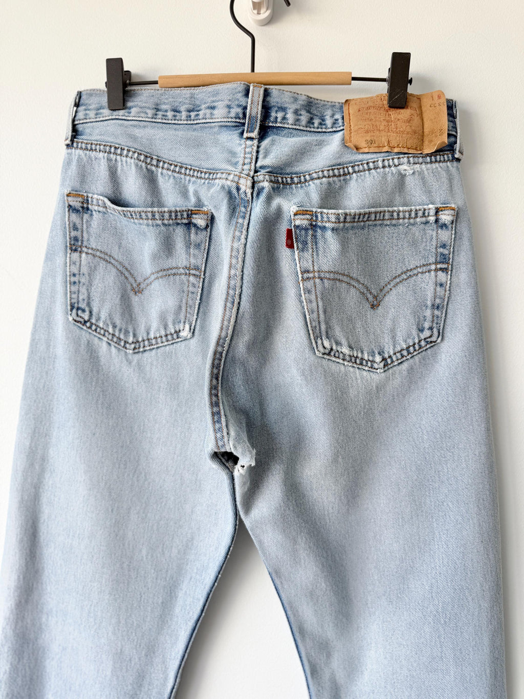 W31 L31 vintage Levis 501 30-31” measured waist light blue very distressed faded denim made in USA 90s