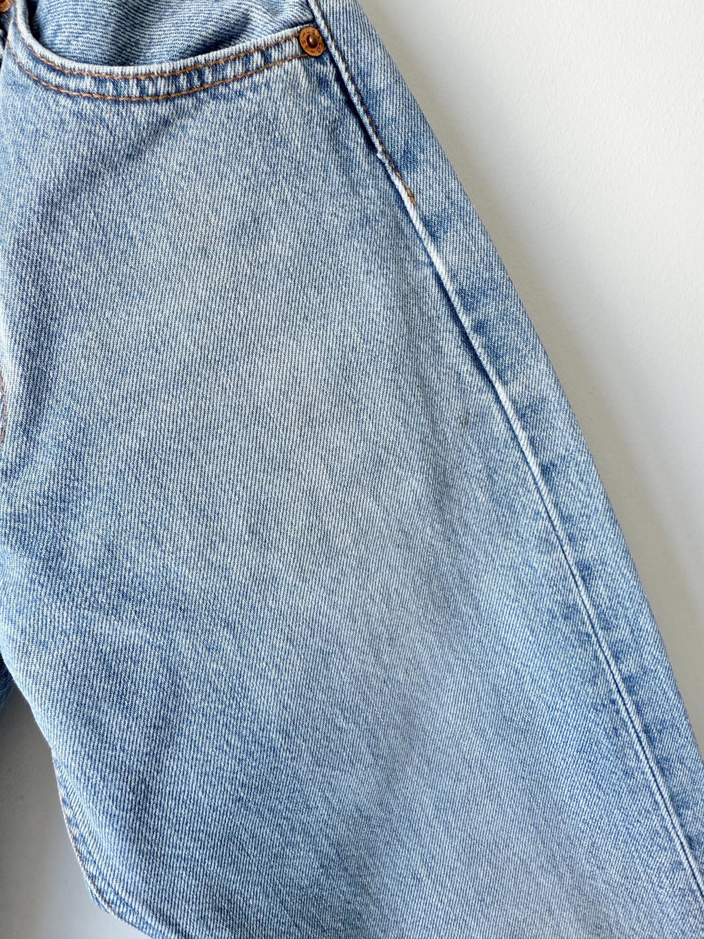 W23 L29 Levis 501 vintage 22-23” measured waist light blue made in 90s hol