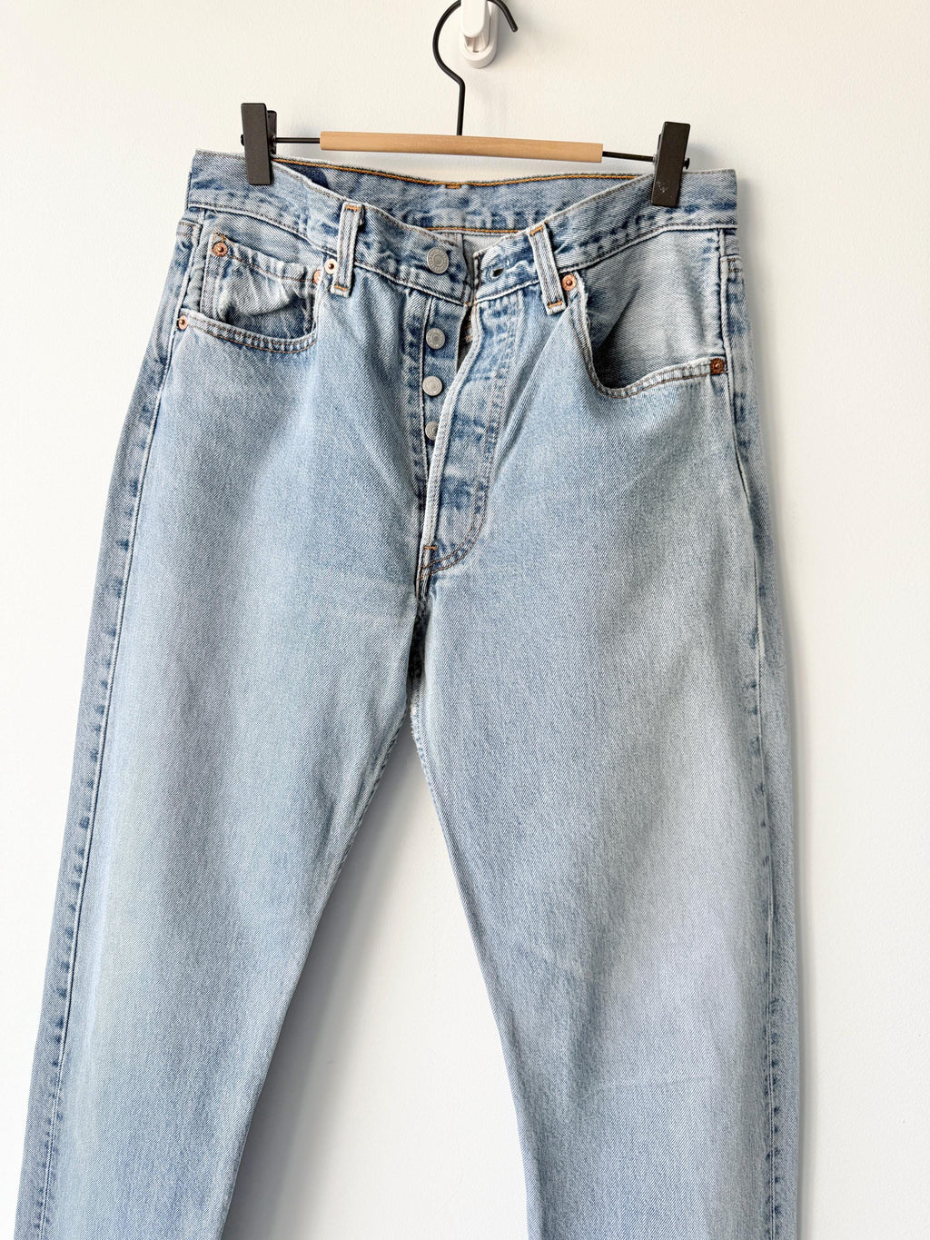 W29 L35 vintage Levis 501 29” measured stone wash light blue made in USA 90s