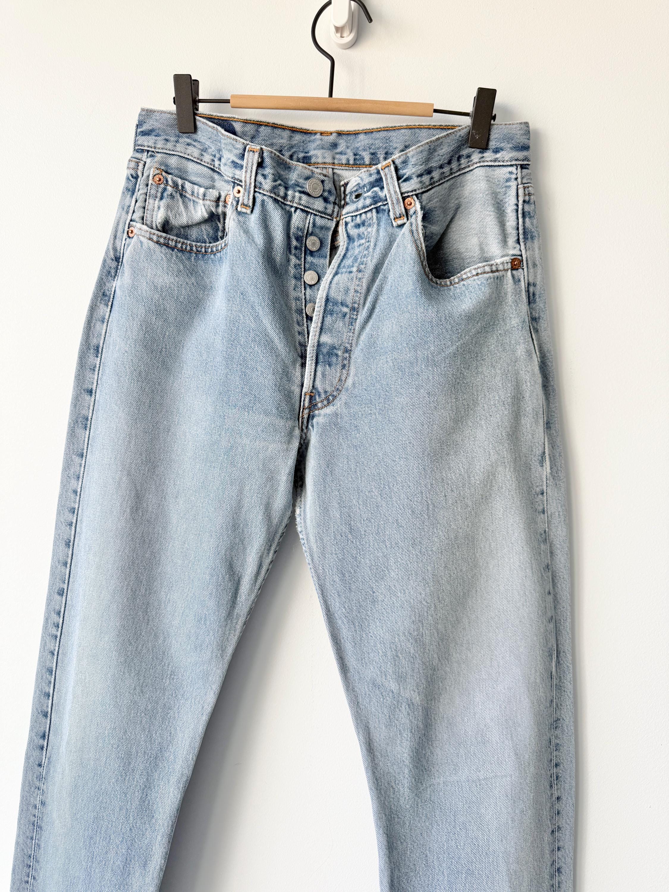 W29 L35 vintage Levis 501 29” measured stone wash light blue made in USA 90s