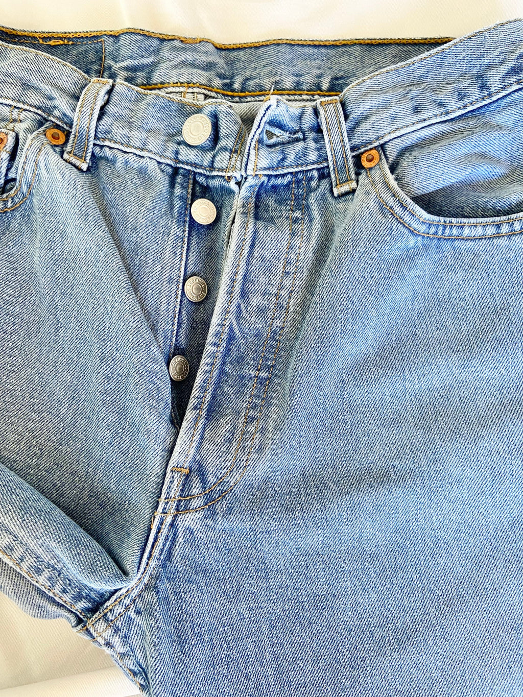 Vintage Levi’s 501 w27” L31”  made in France 1997