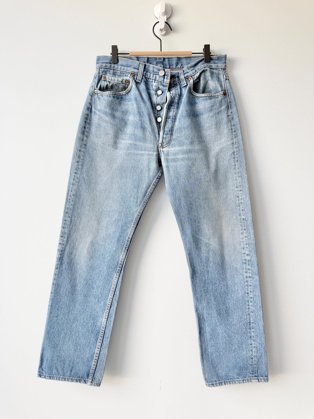 Levis 501s  vintage w31 L29 medium faded blue 501s made in USA 80s straight leg jeans 501 30”/31” waist hol