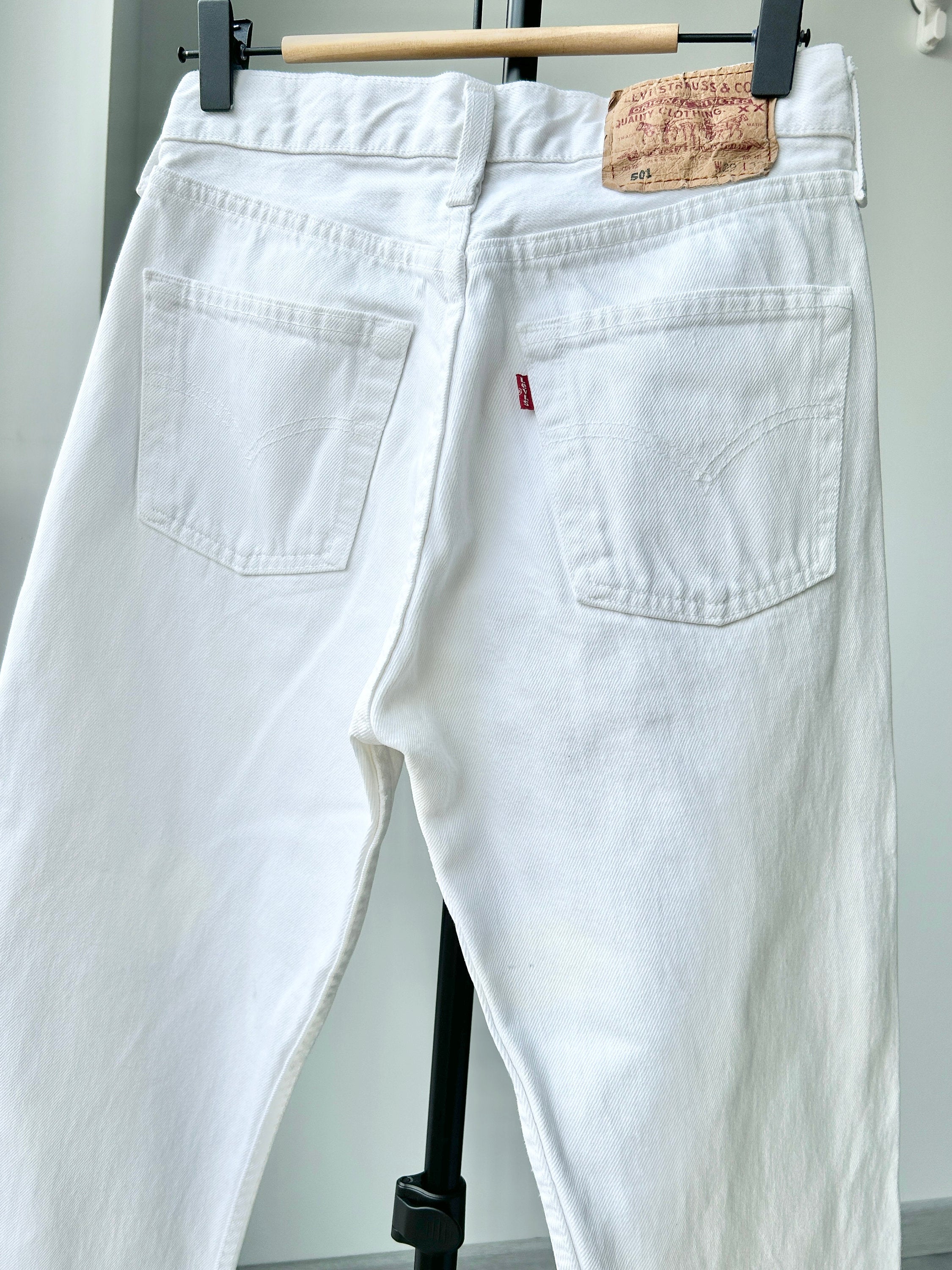 Levi’s 501 vintage w27 L30 Levi’s 501 white off white straight leg white 501 vintage blue 501 worn vintage Levi’s