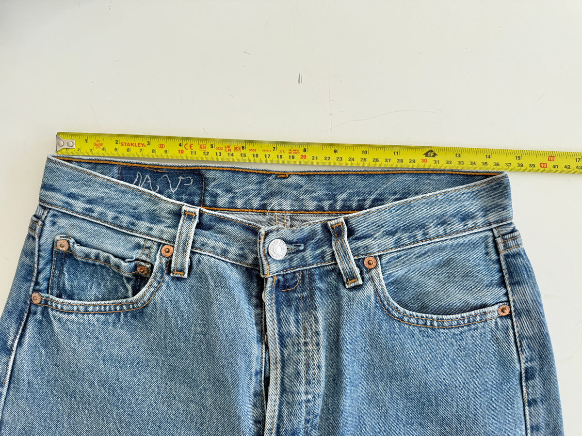 W29 L29 vintage Levis 501 28/29” measured waist dark blue 90s USA 501s