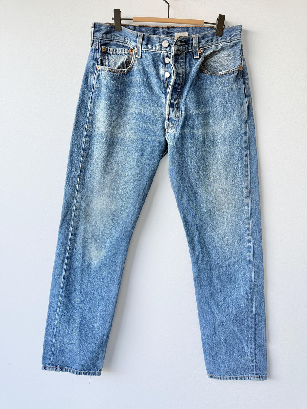 W31 L31 vintage Levis 501 30-31” measured dark Blue faded wallet mark made in y2k