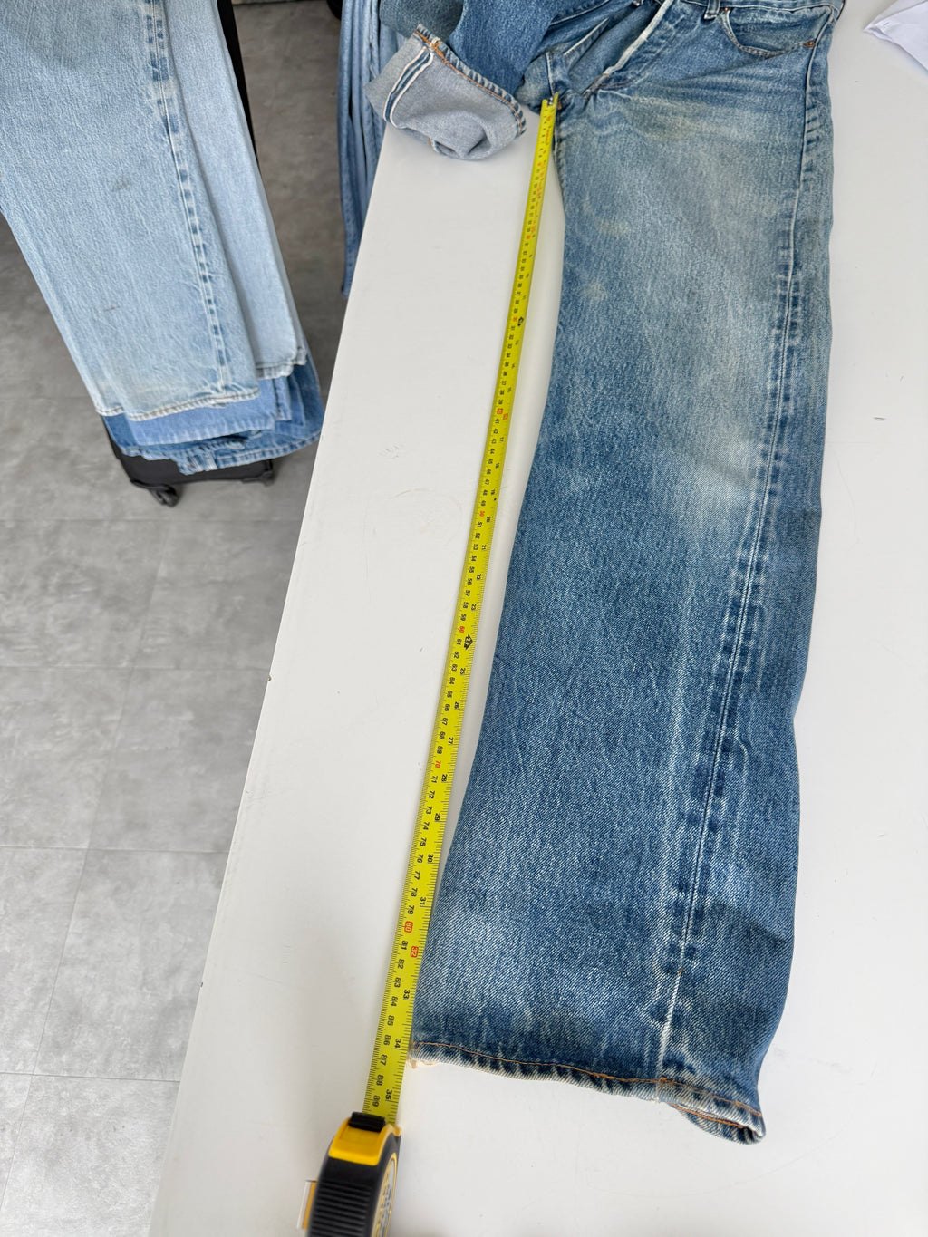 Selvedge W26 L34 vintage Levis 501 25/26” measured medium blue faded 80s USA Levi’s 501s