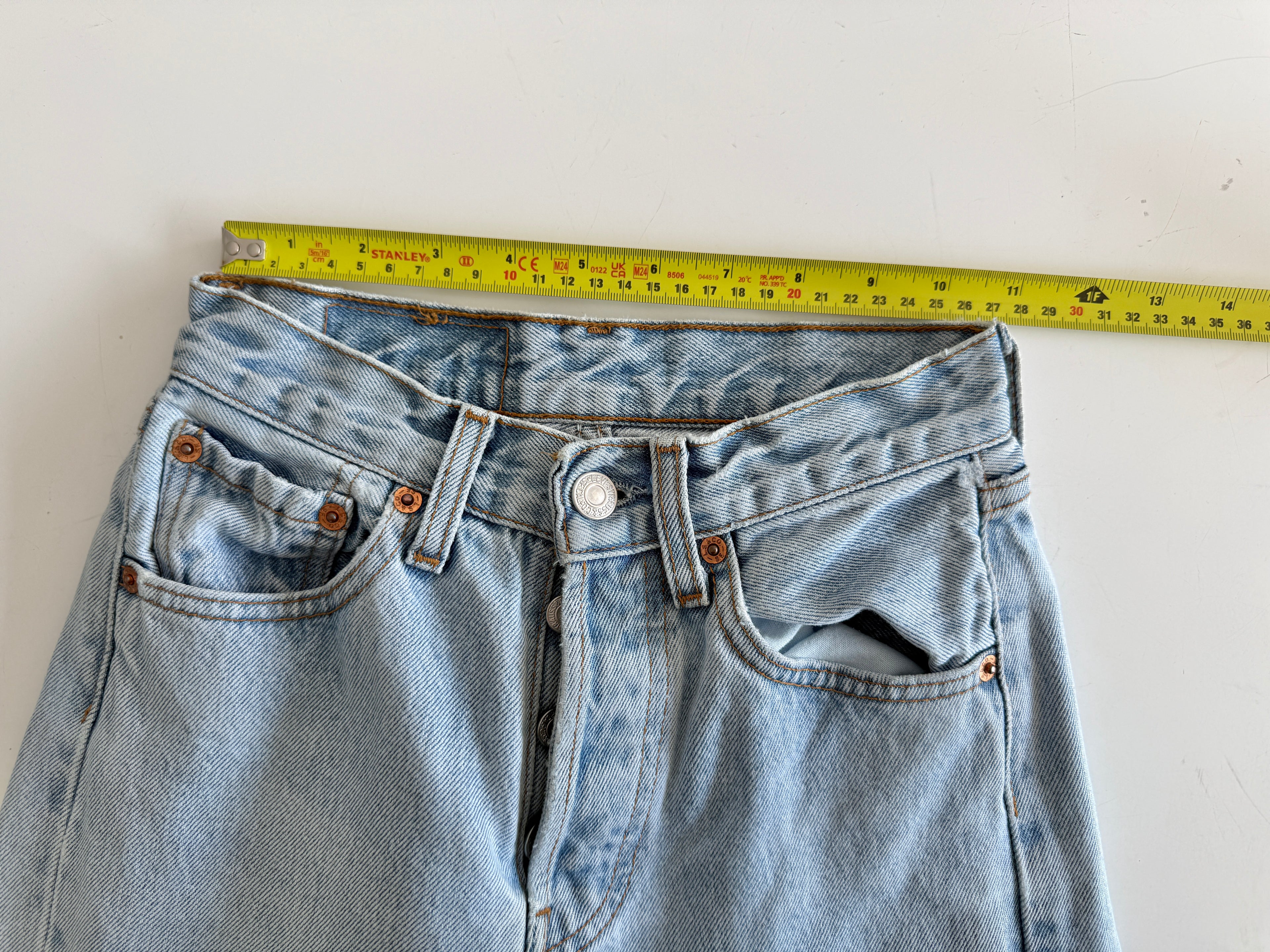 W22 L29 vintage Levis 501 22” measured light blue faded denim 90s 501s
