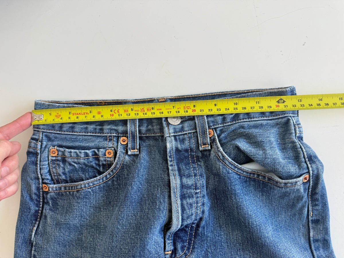W24 L31 vintage Levis 501 23/24” measured waist dark faded blue 90s 501s