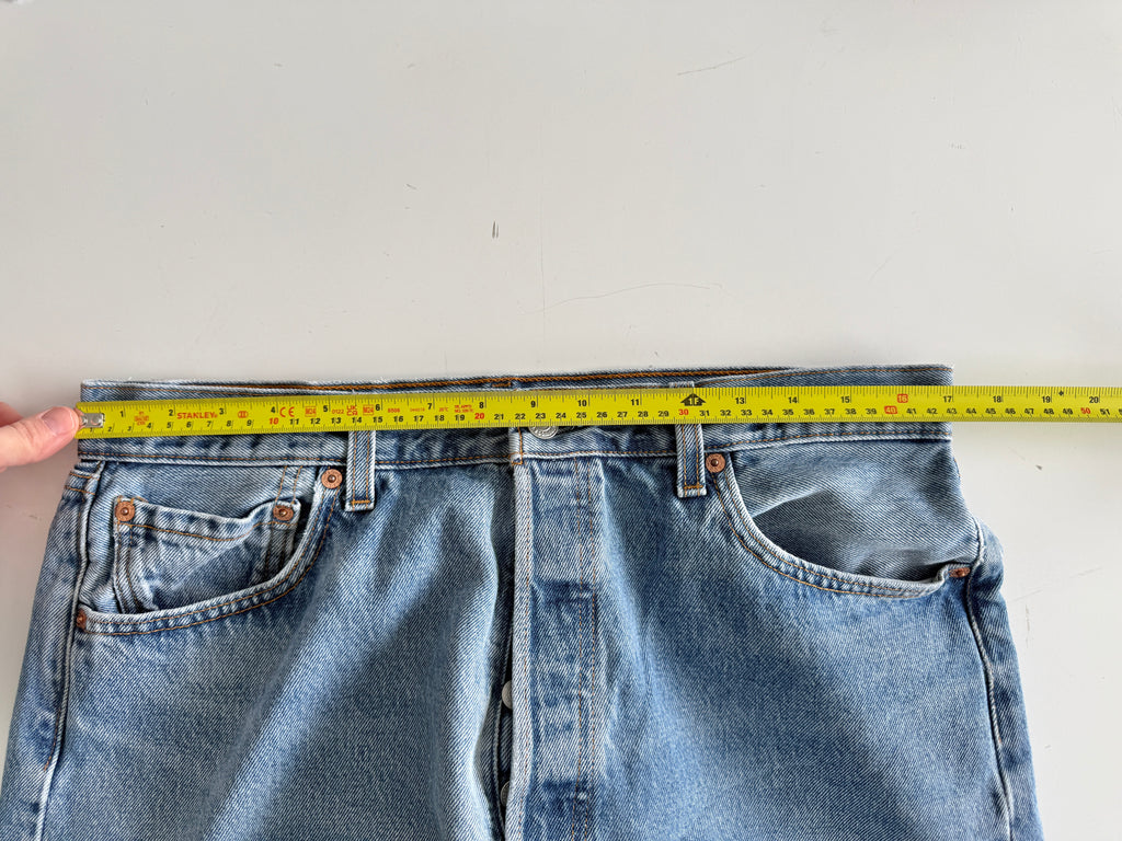 W33 L33 vintage Levis 501 32/33” measured medium blue faded 90s USA Levi’s 501s