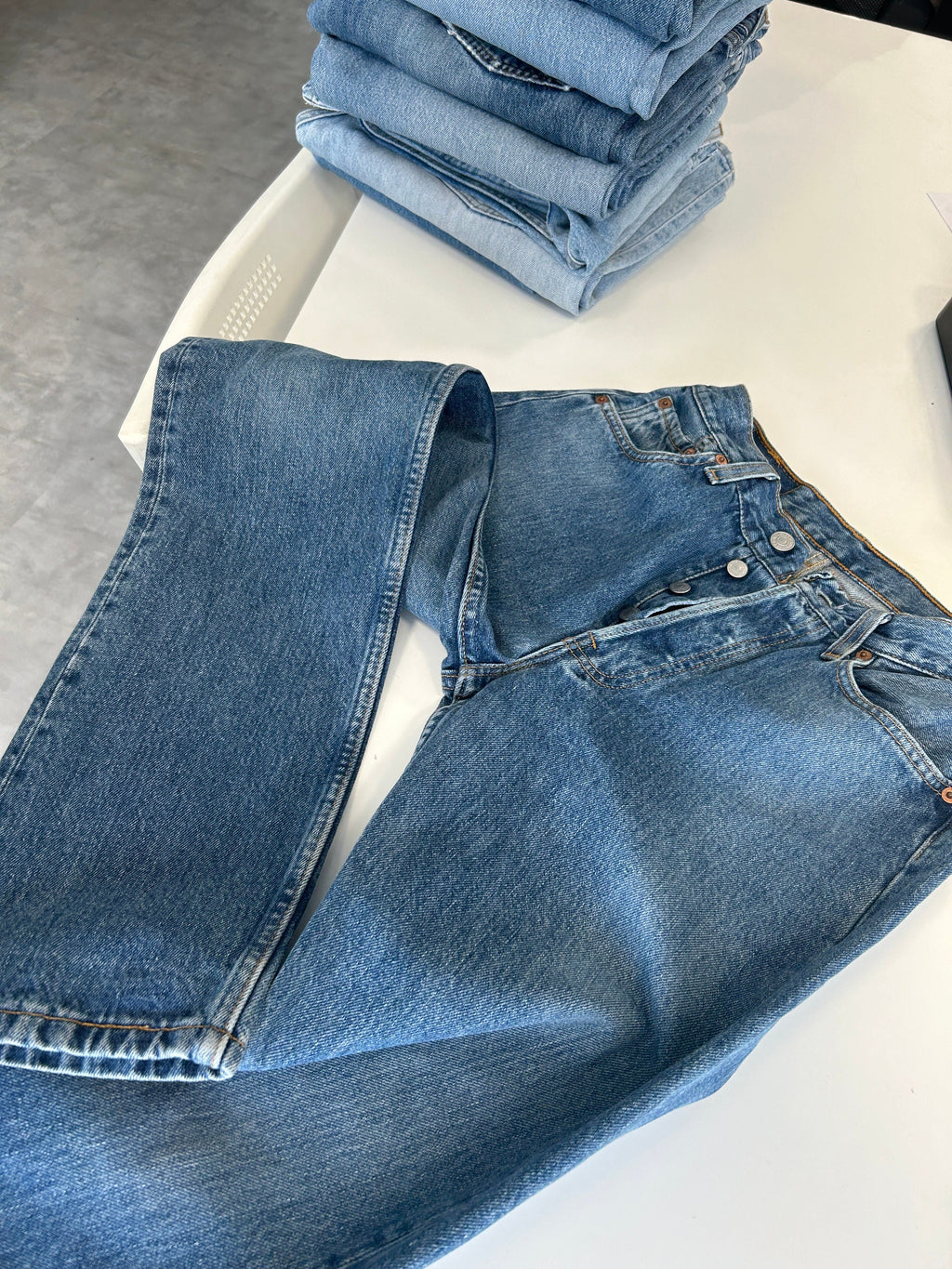 Levis 501 vintage w26 L31 Levi’s 501 medium blue 90s Levi’s USA blue faded blue straight leg blue 501 vintage blue 501 worn vintage Levi’s