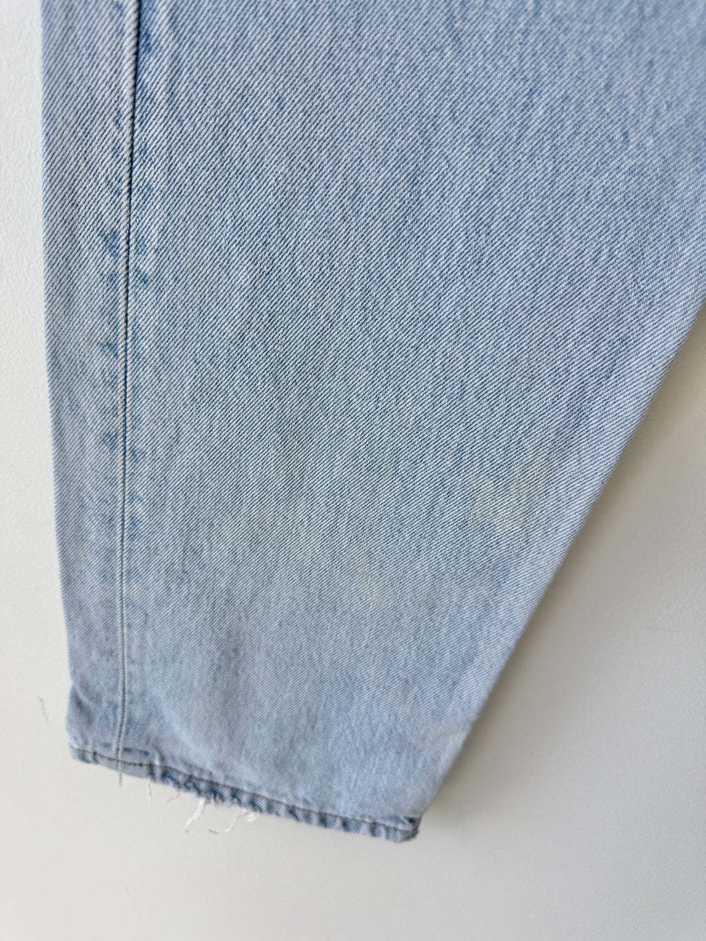W30 L31 vintage Levis 501 29/30” light blue Levi’s 501s destroyed but beautiful denim