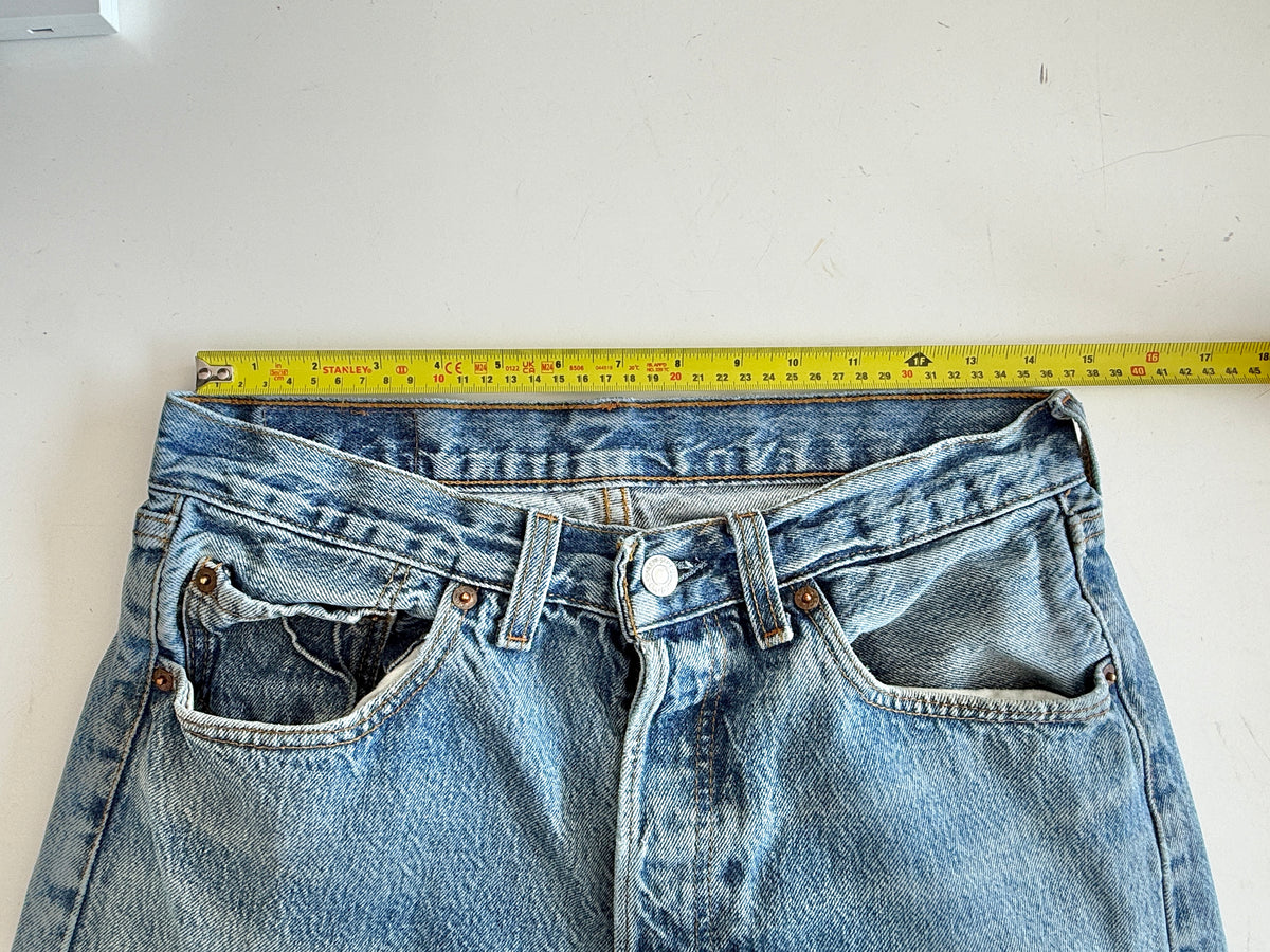 W29 L29 vintage Levis 501s 28/29” measured medium fade blue 501s early 90s medium lower rise