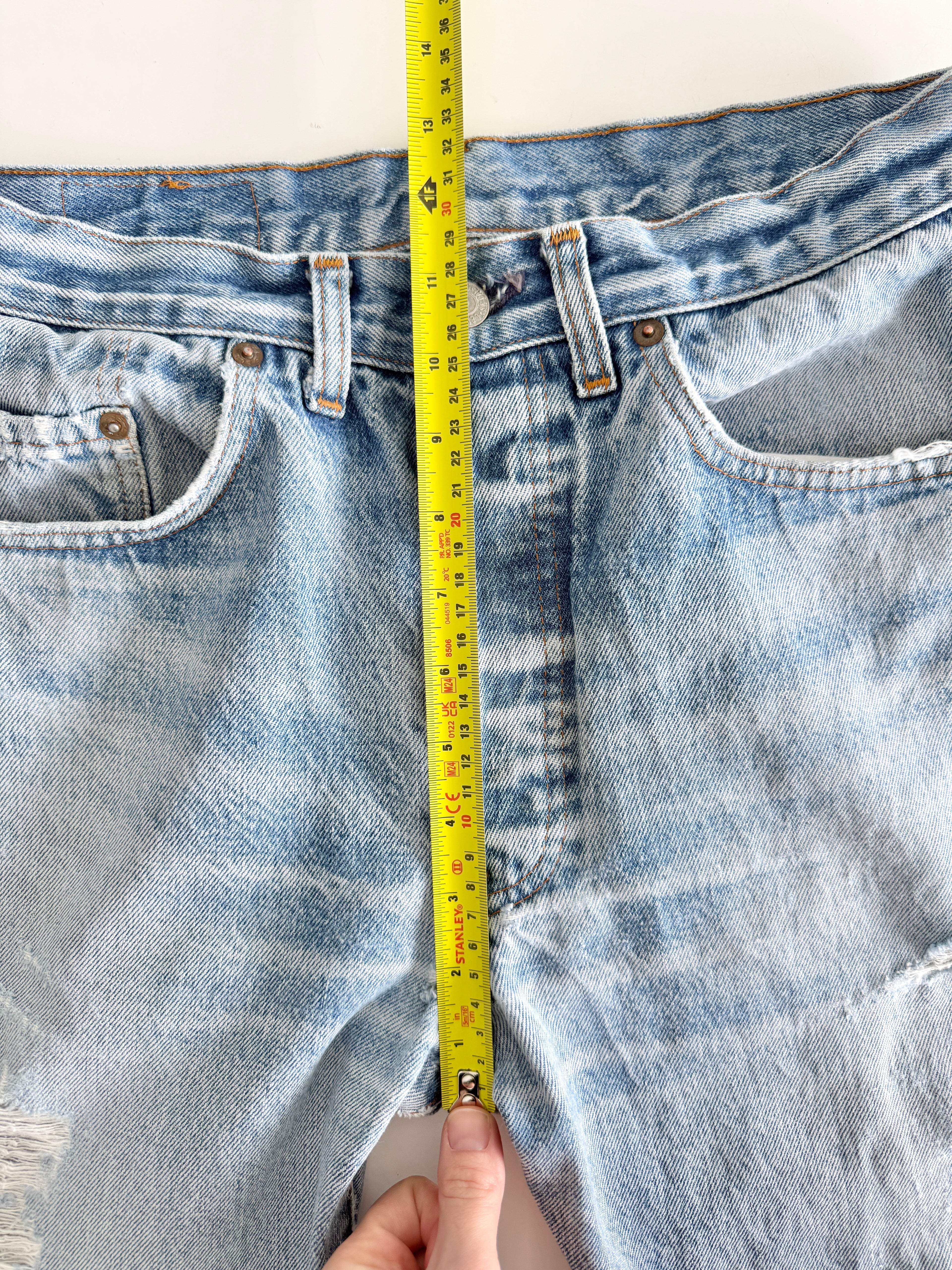 W30 L30 vintage Levis 501 29-30” measured distressed light blue denim 80s 501s