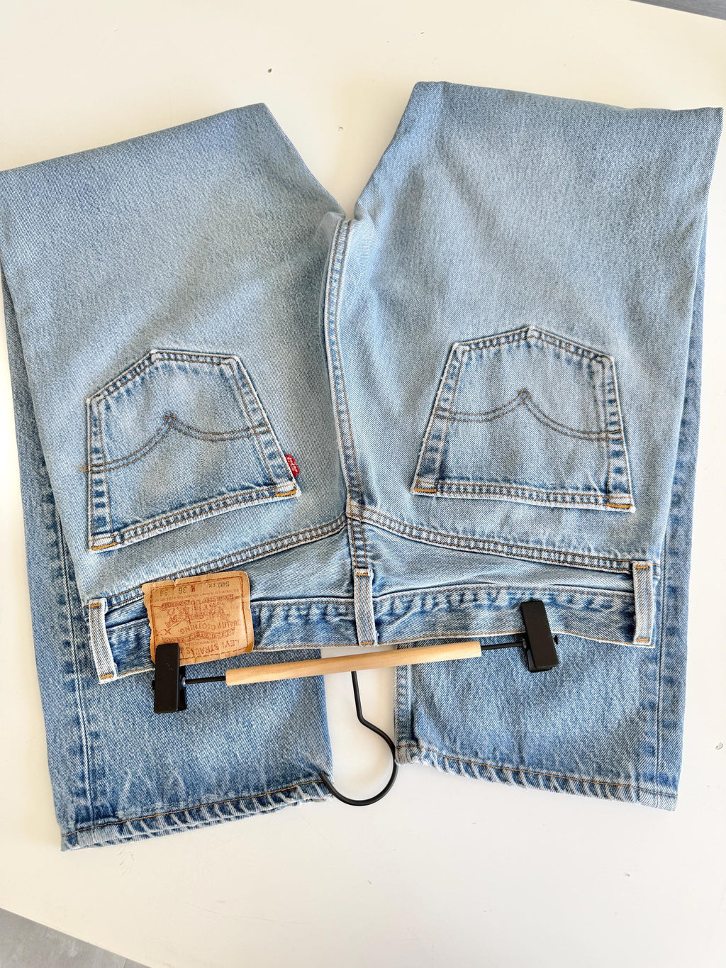 W33 L31 Levis 501 vintage 33” measured waist medium faded blue made in 90s USA