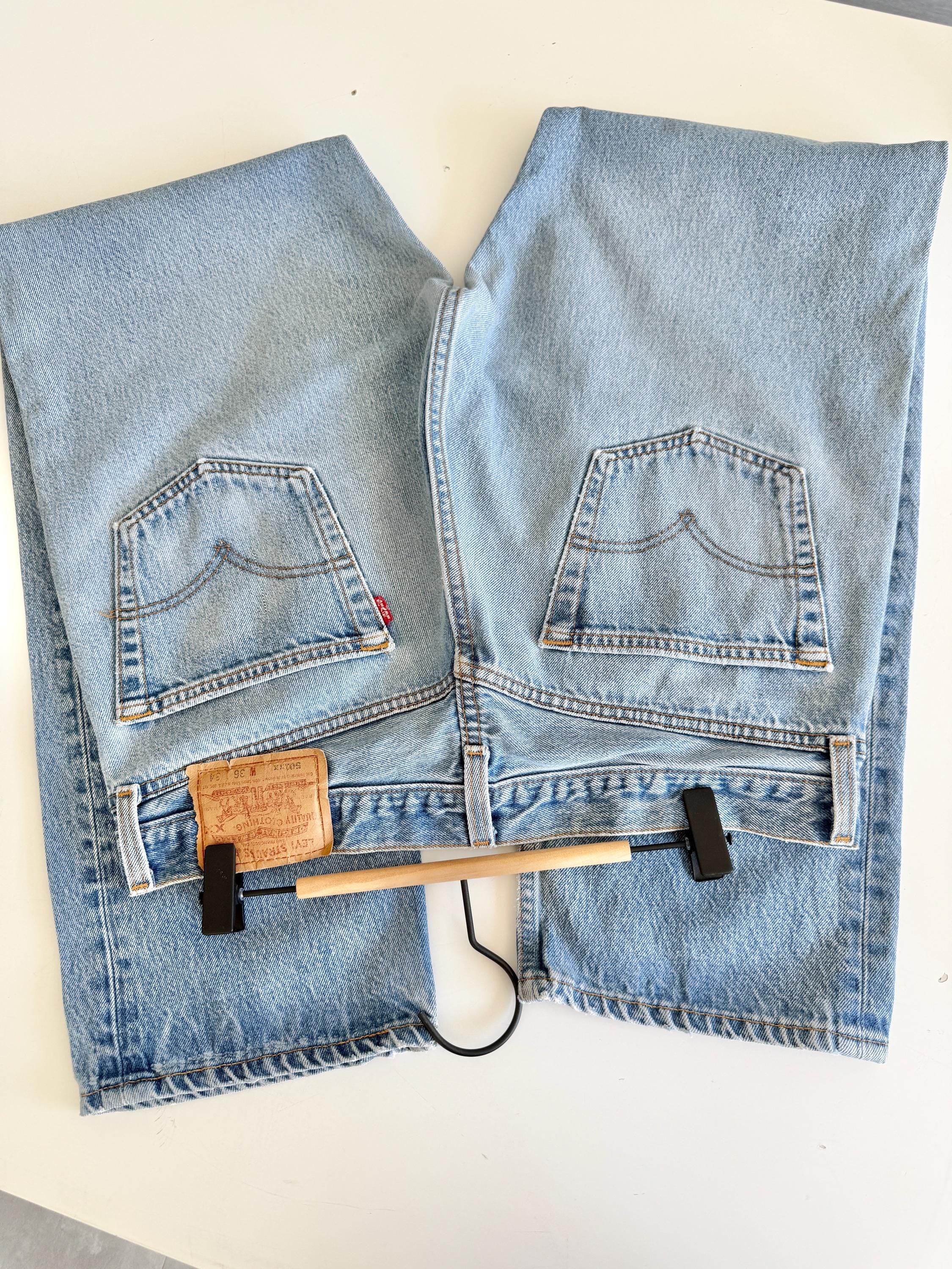 W33 L31 Levis 501 vintage 33” measured waist medium faded blue made in 90s USA