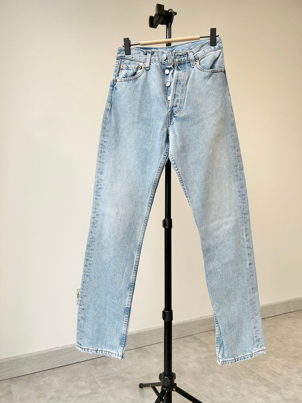 Levis 501 jeans w25 L29 light blue 90s levis faded Stonewash light blue denim 501 vintage Levi’s faded blue denim 501 vintage