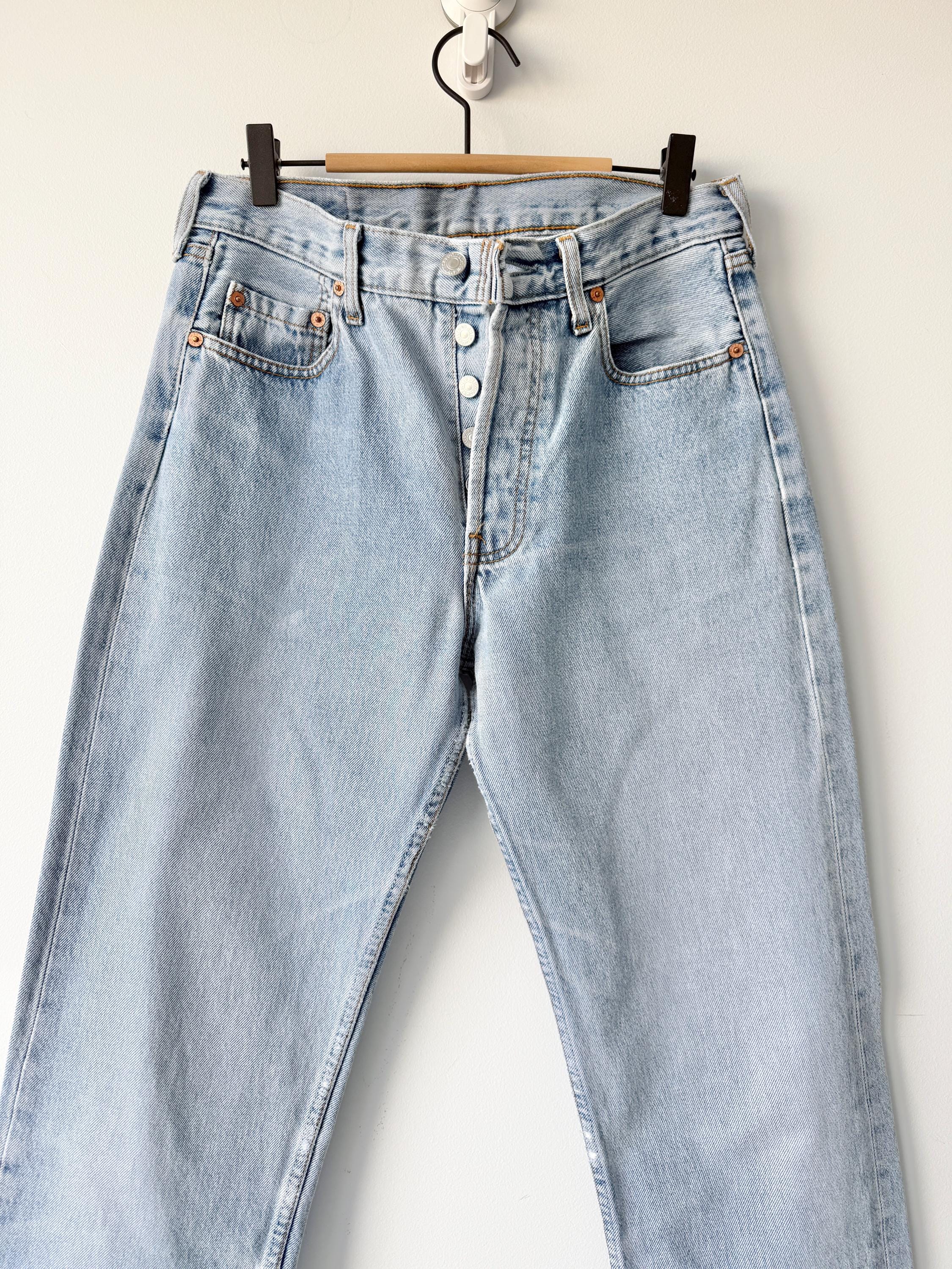 W29 L33 vintage Levis 501 28-29” measured whiskers faded light blue made in 90s