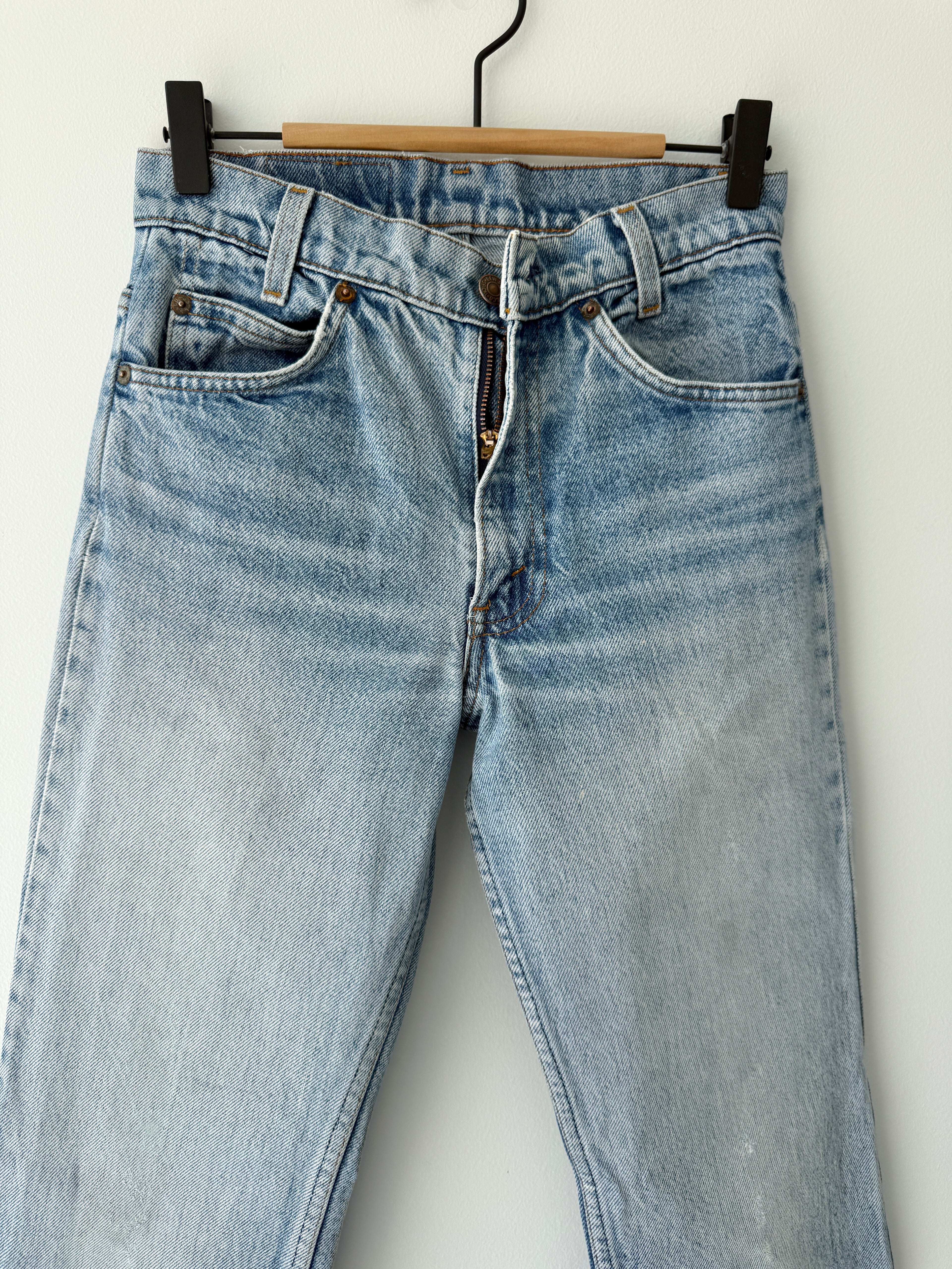 W25 L30 vintage Levis 716 25” measured waist light faded blue USA 70s 716s
