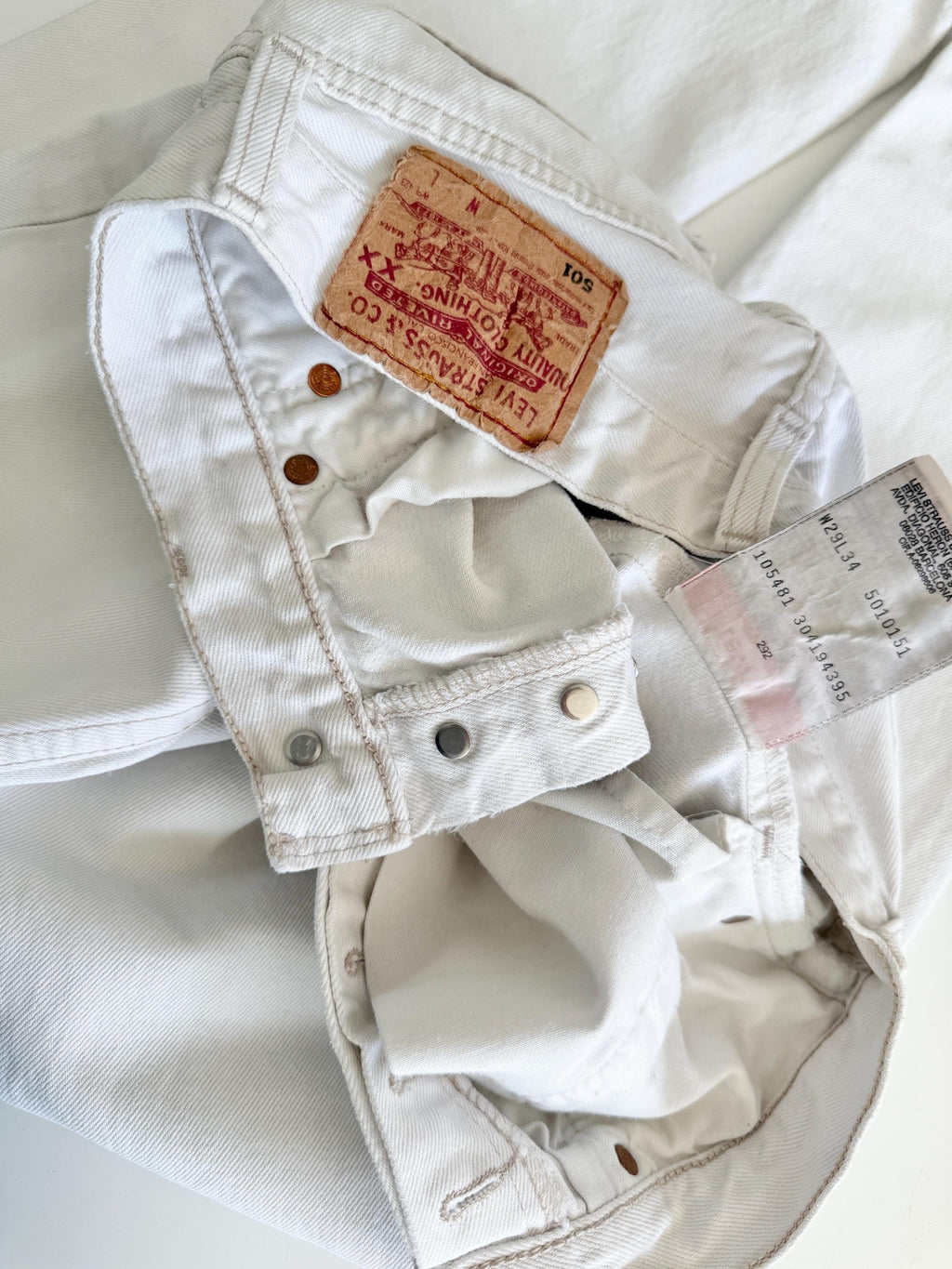 W27 L33 Levis 501 vintage 26-27” waist off white 501s made in Spain 90s