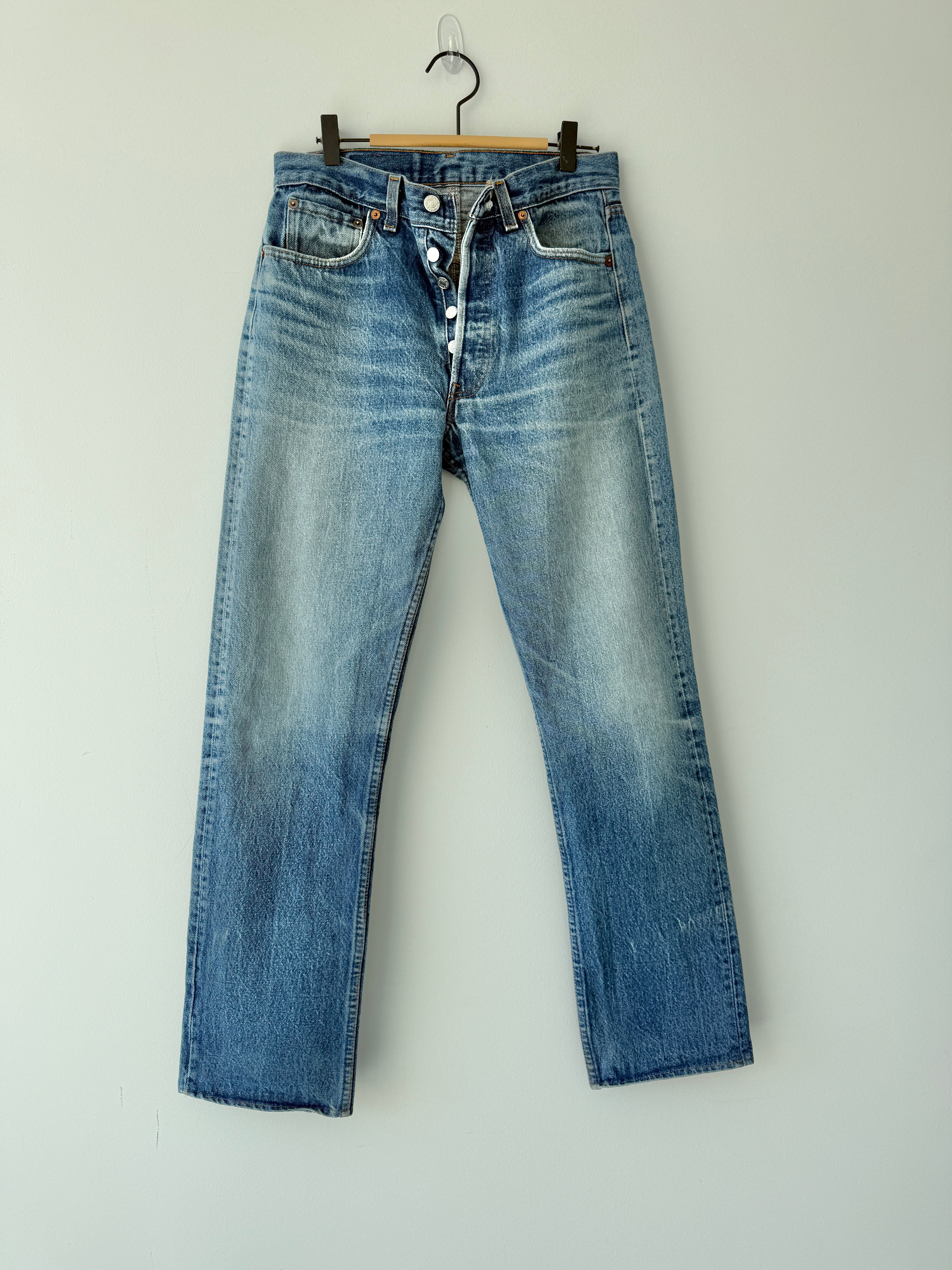 Soft W29 L30 vintage Levis 501s 28/29” measured dark fade whiskers blue denim Levi’s 501s 80s USA