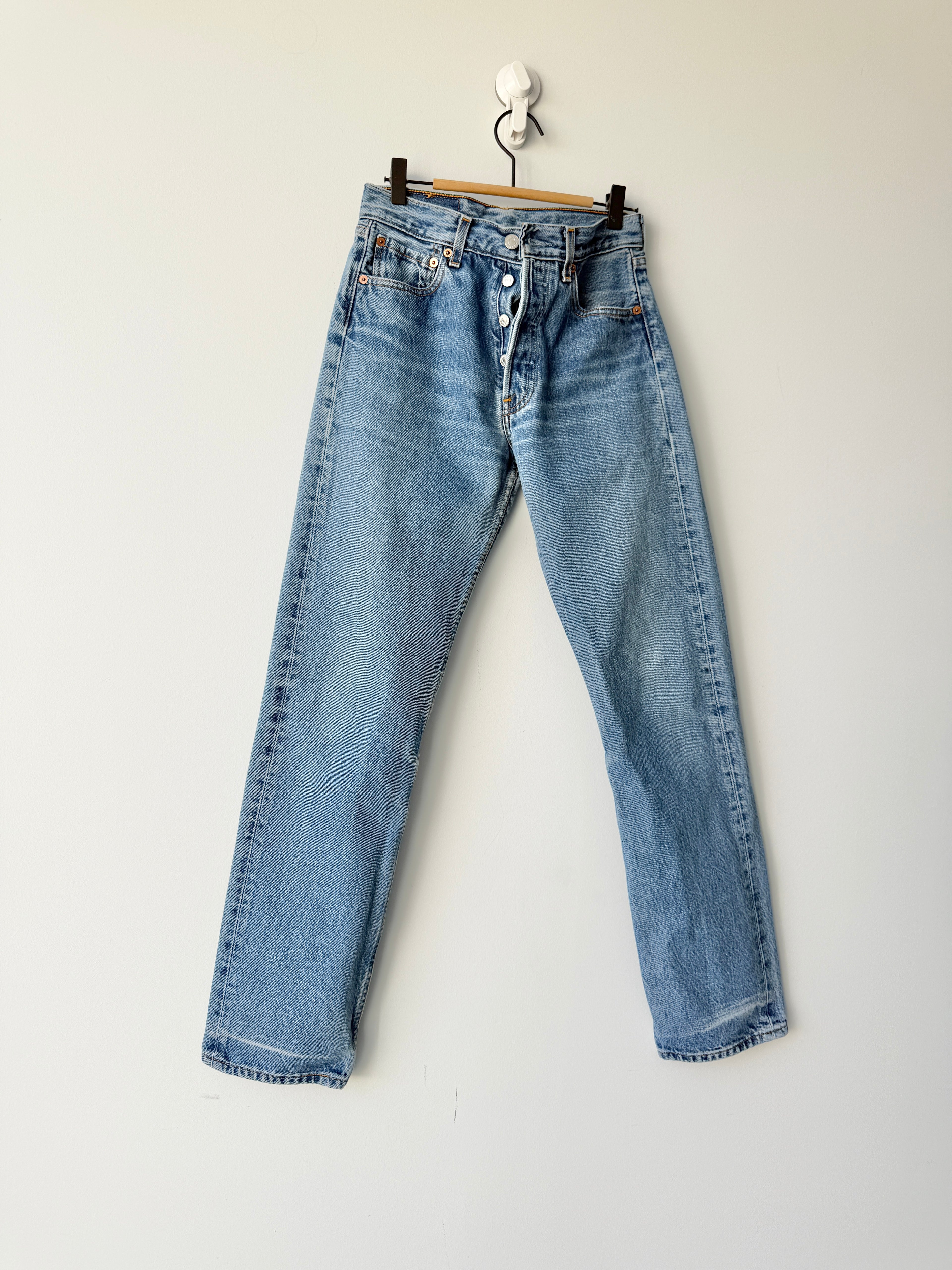 W26 L30 vintage Levis 501 25-26” medium blue 90s Levi’s 501s