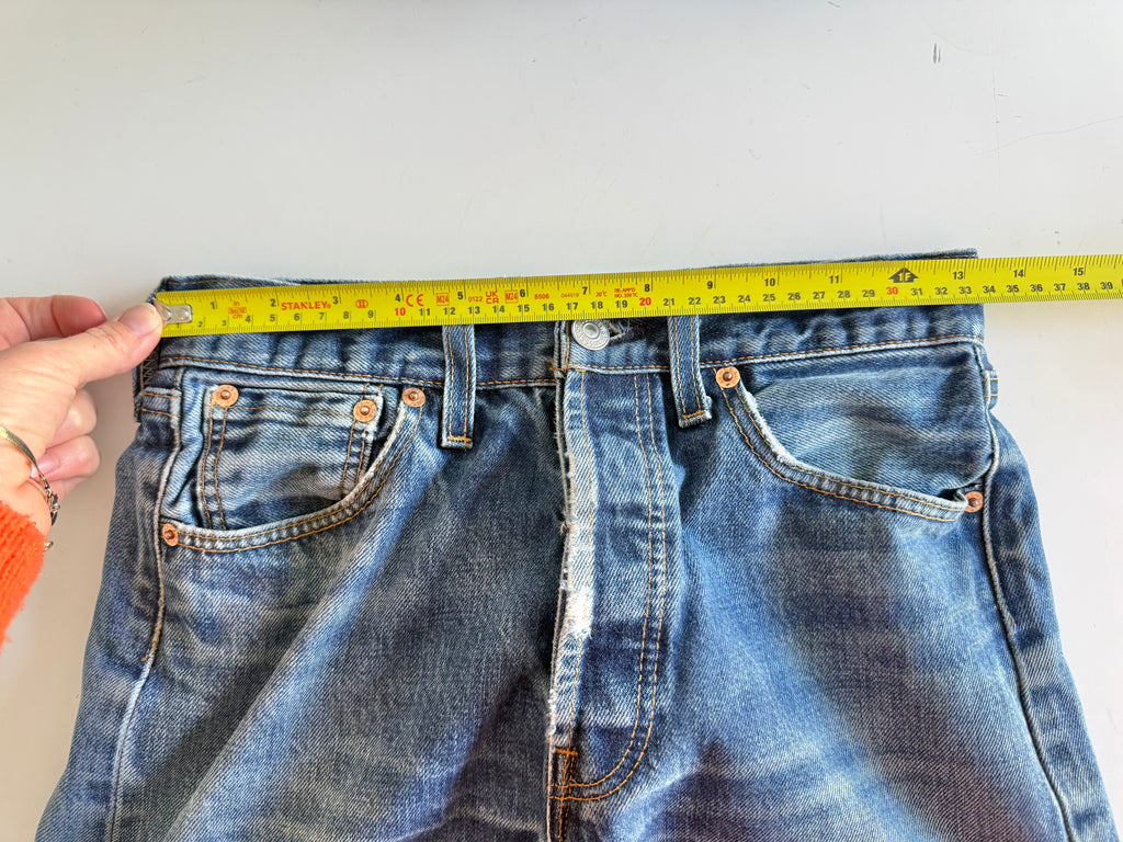 W26 L30 vintage Levis 501 dark blue 25/26” measured waist Y2K levis 501s