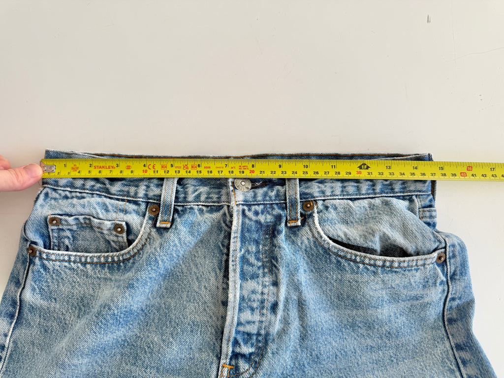W28 L32 vintage Levis 501 27-28” measured medium faded blue made in 80s