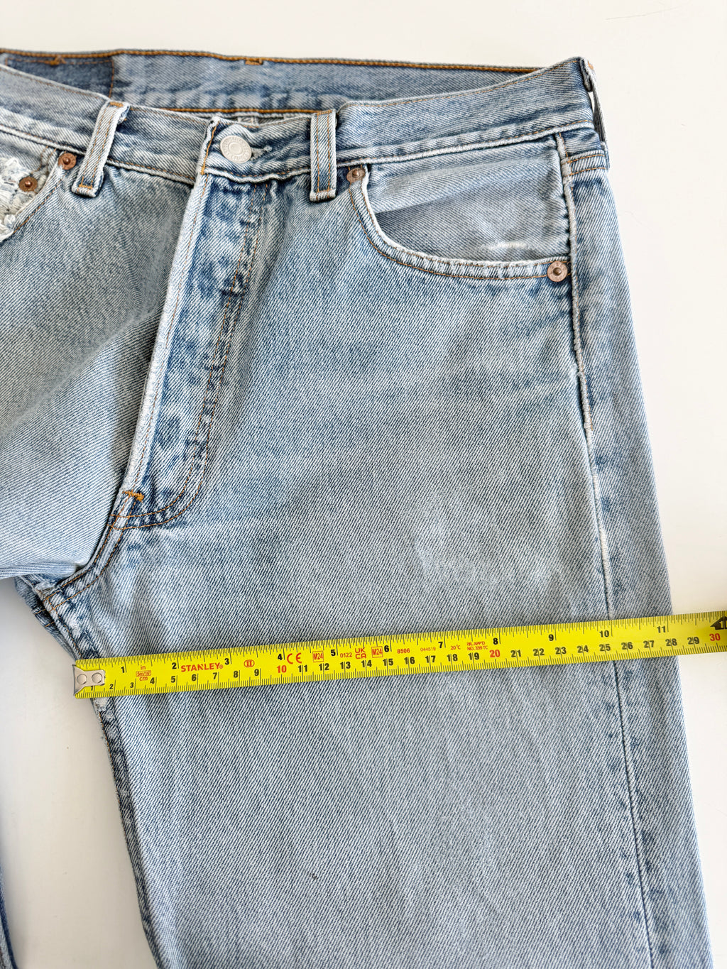 W29 L31 vintage Levis 501 28-29” measured light faded blue denim y2k levi’s 501s
