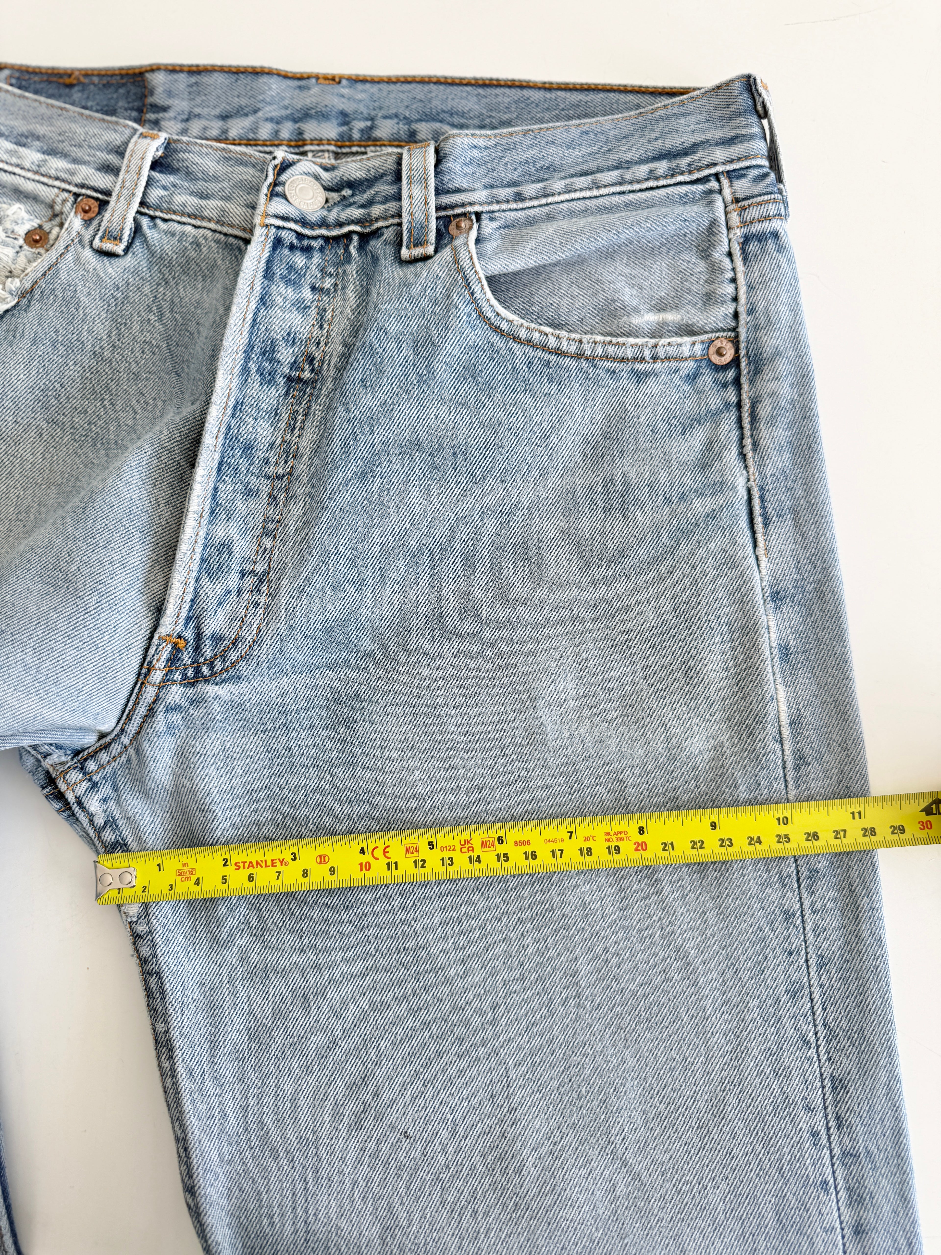 W29 L31 vintage Levis 501 28-29” measured light faded blue denim y2k levi’s 501s
