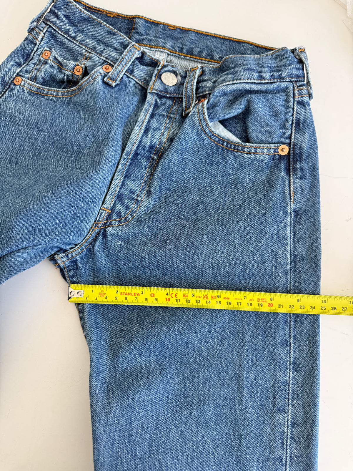 W23 L31 vintage Levis 501s 22/23” measured medium dark blue fade 501s Y2K