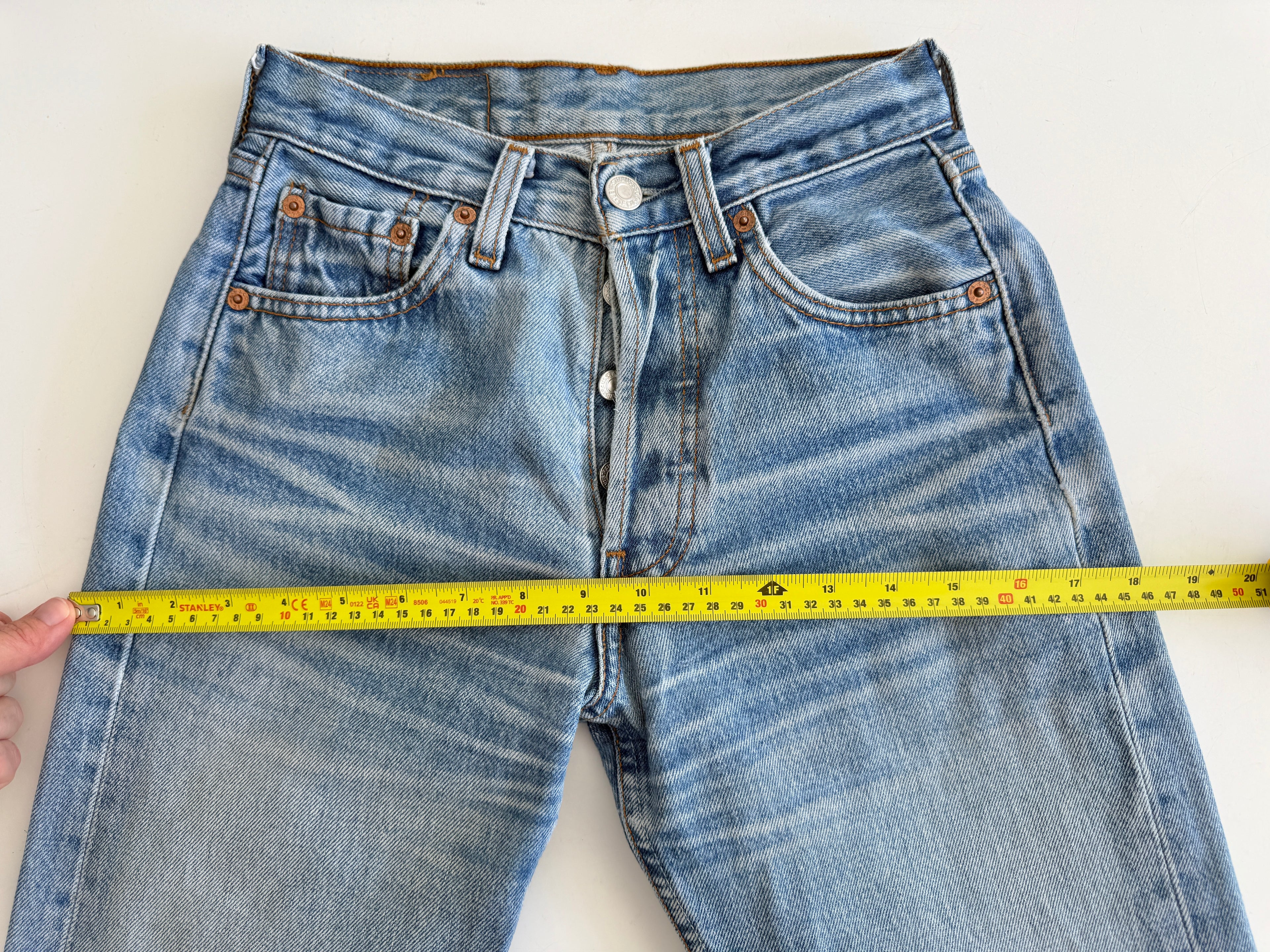 Soft W23 L29 vintage Levis 501 22-24” measured waist medium faded whisker blue 501s 90s