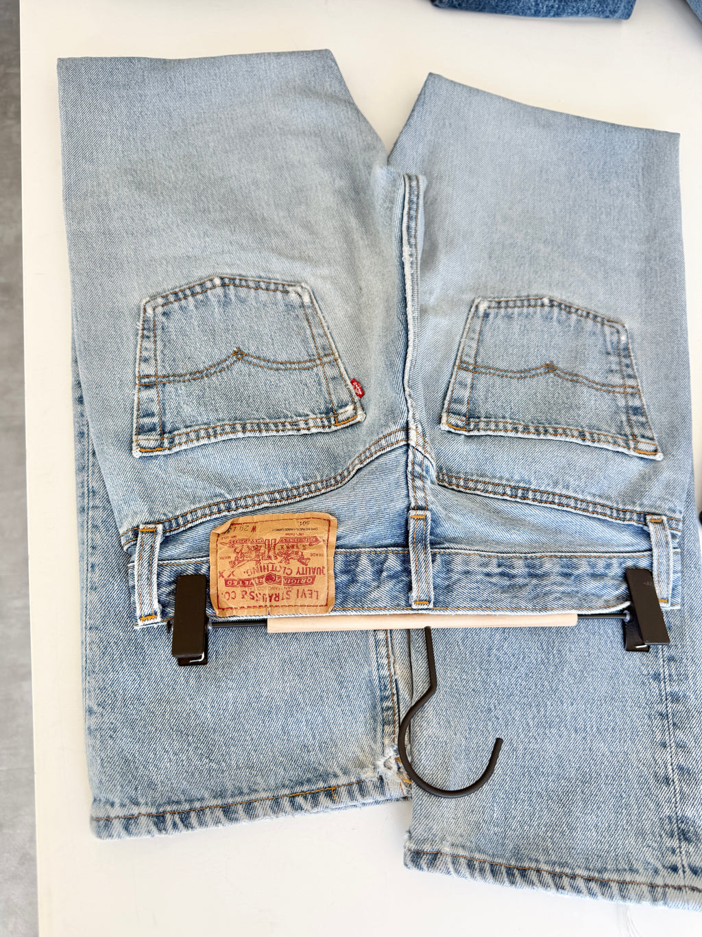 Soft W27 L32 vintage Levis 501s 26/27” measured light blue faded 90s USA 501s slim hips
