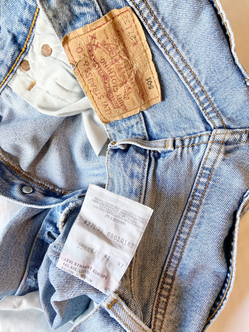 w26 L29 Vintage Levi’s 501 made in France 90s