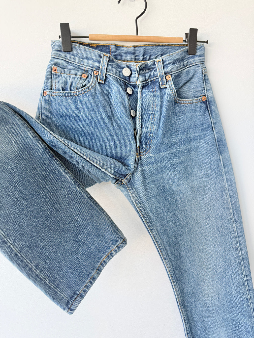 W23 L31 vintage Levis 501 23” measured waist medium darker blue 501s Y2K