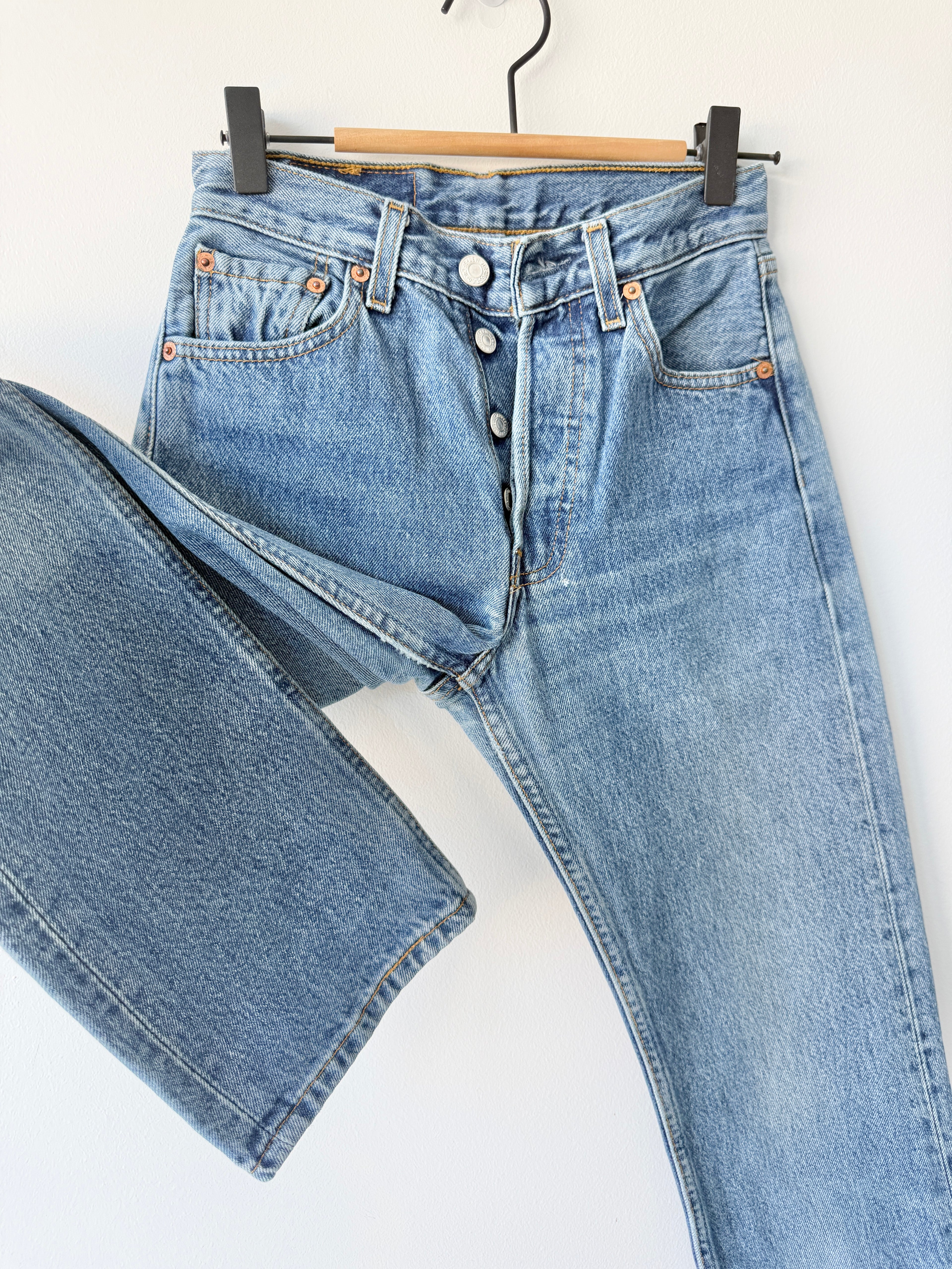 W23 L31 vintage Levis 501 23” measured waist medium darker blue 501s Y2K