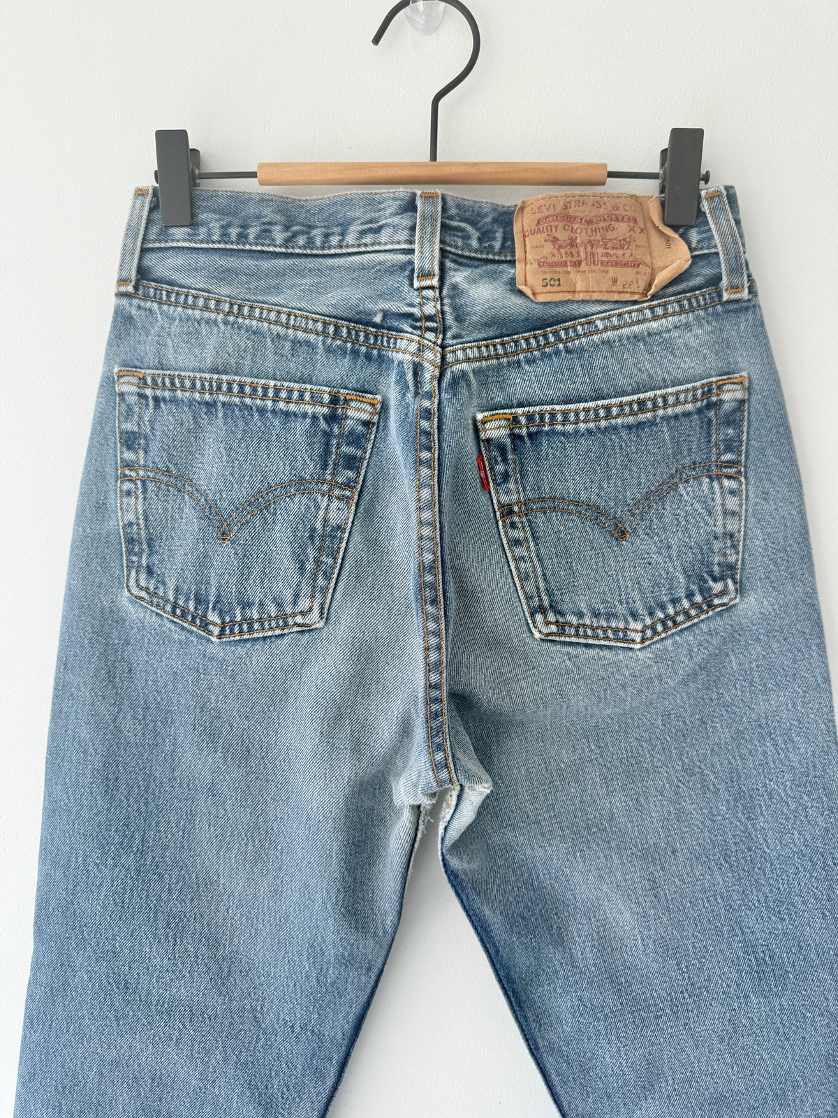 W26 L31 vintage Levis 501s 25/26” measured medium dark fade blue distressed 501s Y2K