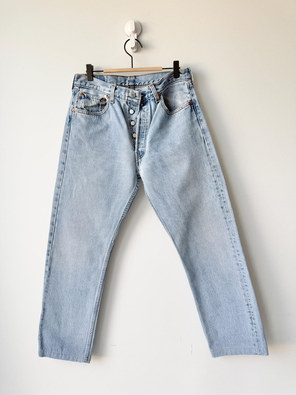 Levis 501 vintage w30 L28 light blue 501s made in USA 90s straight leg jeans 501 29”/30” waist