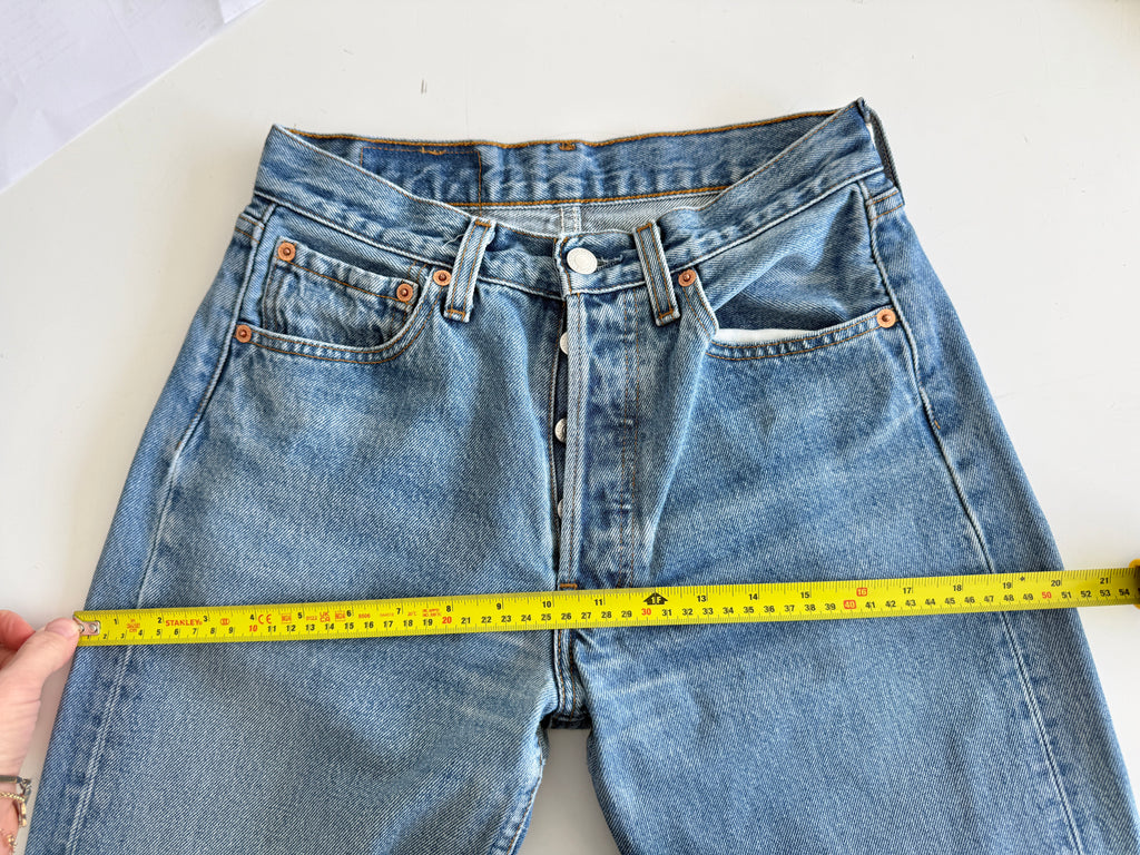 W26 L30 vintage Levis 501s 25-26” measured medium blue faded blue Y2K Levi’s 501s