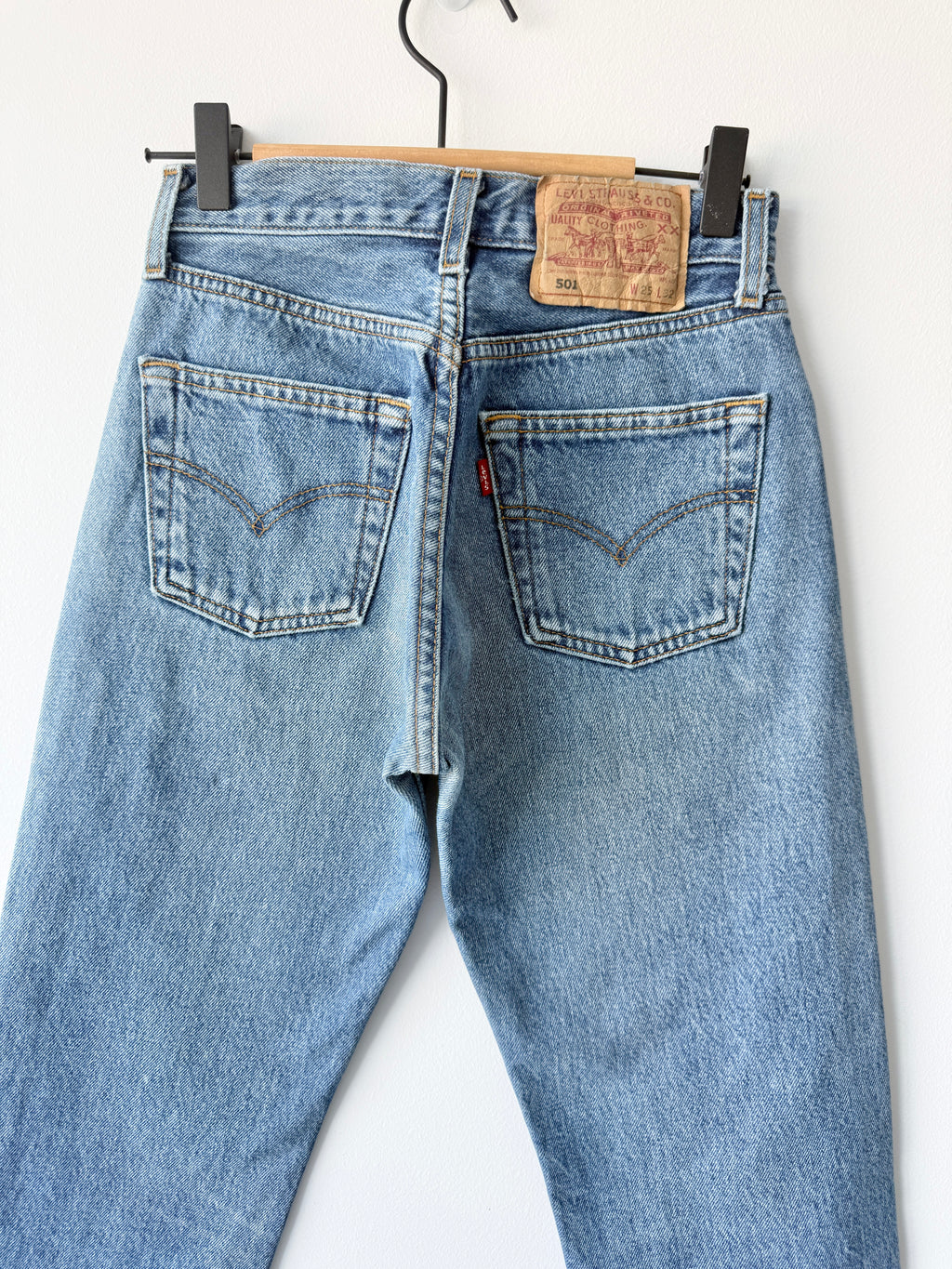 W23 L31 vintage Levis 501 23” measured waist medium darker blue 501s Y2K