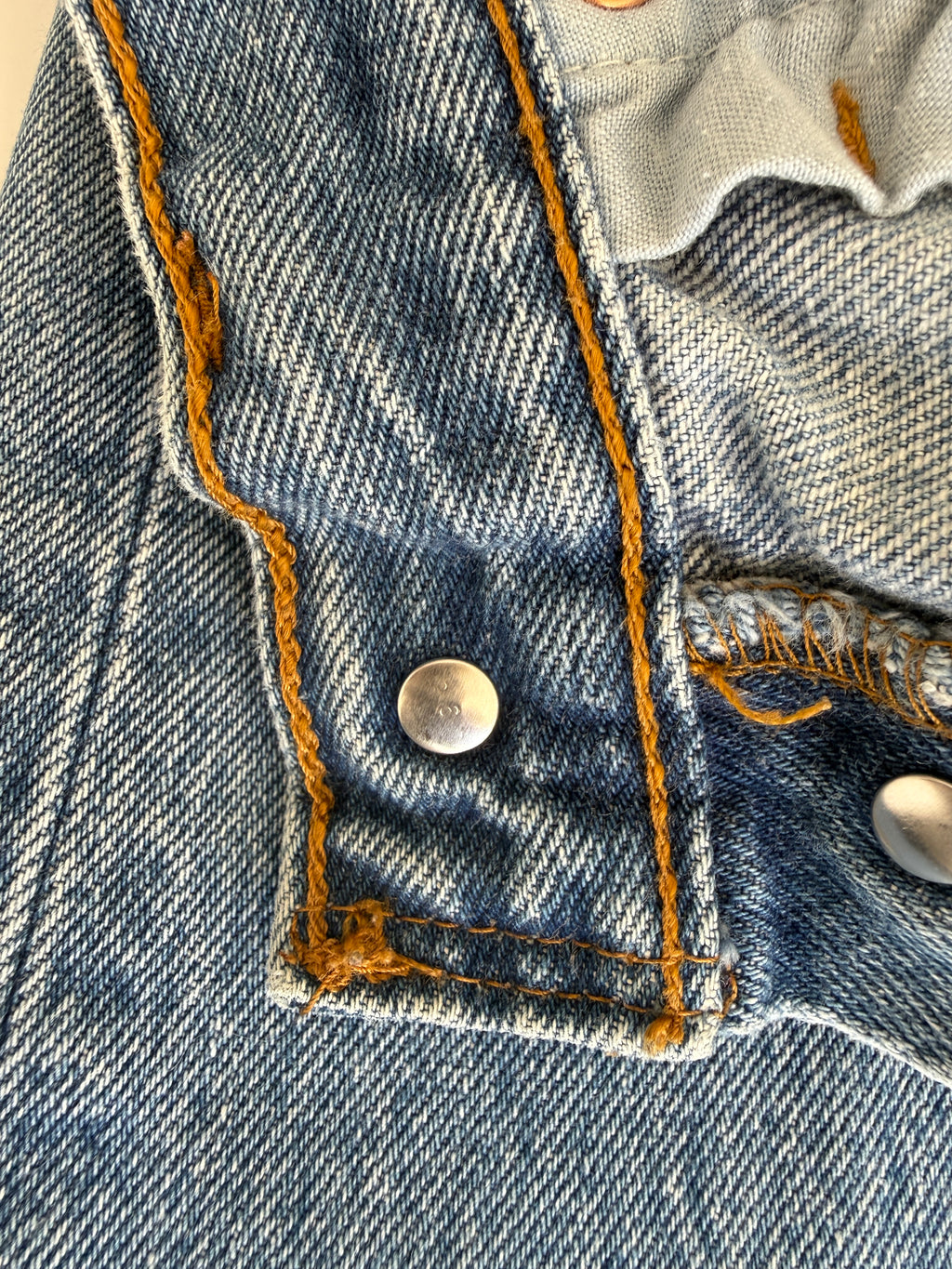 W24 L30 vintage Levis 501 23/24” medium blue Levi’s 501s