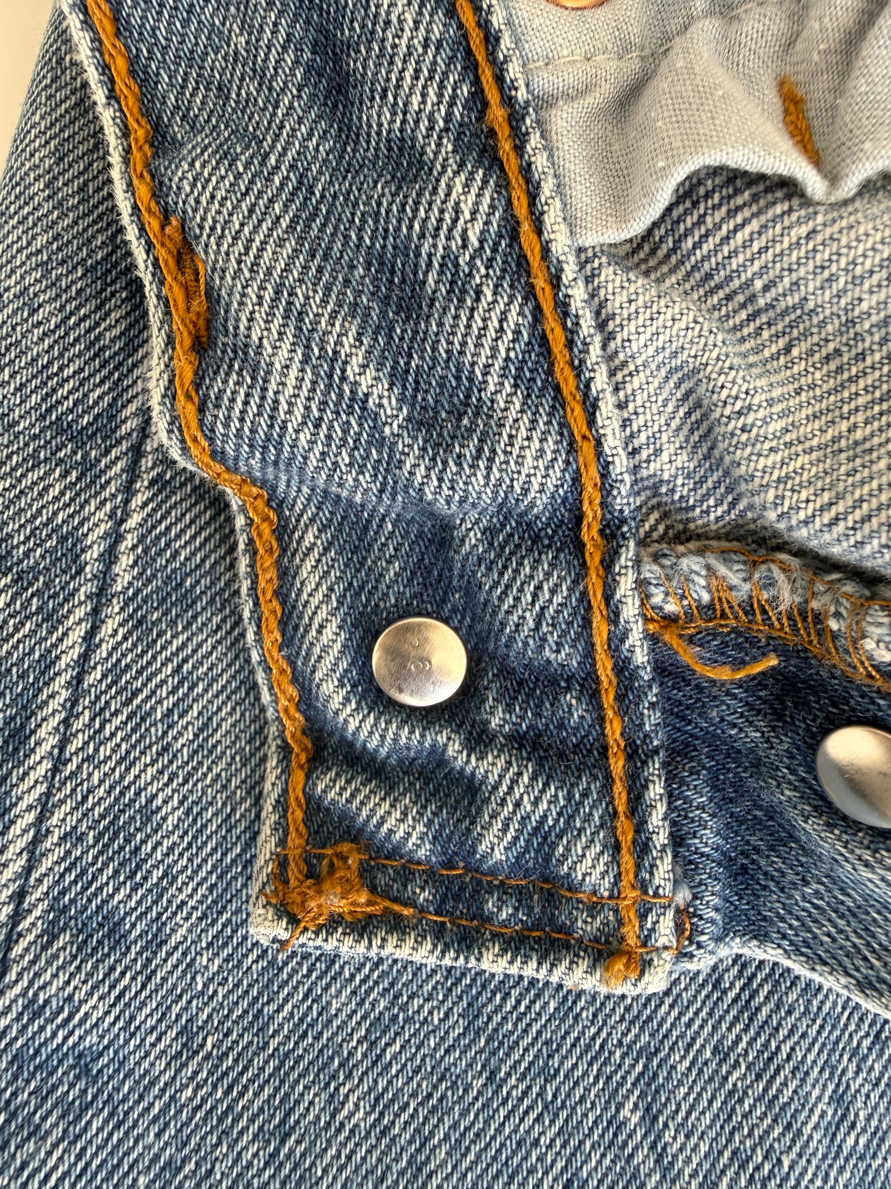 W24 L30 vintage Levis 501 23/24” medium blue Levi’s 501s