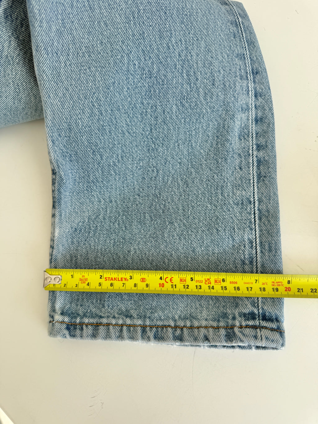 W28 L33 vintage Levis 501 28” measured waist light blue 90s 501s