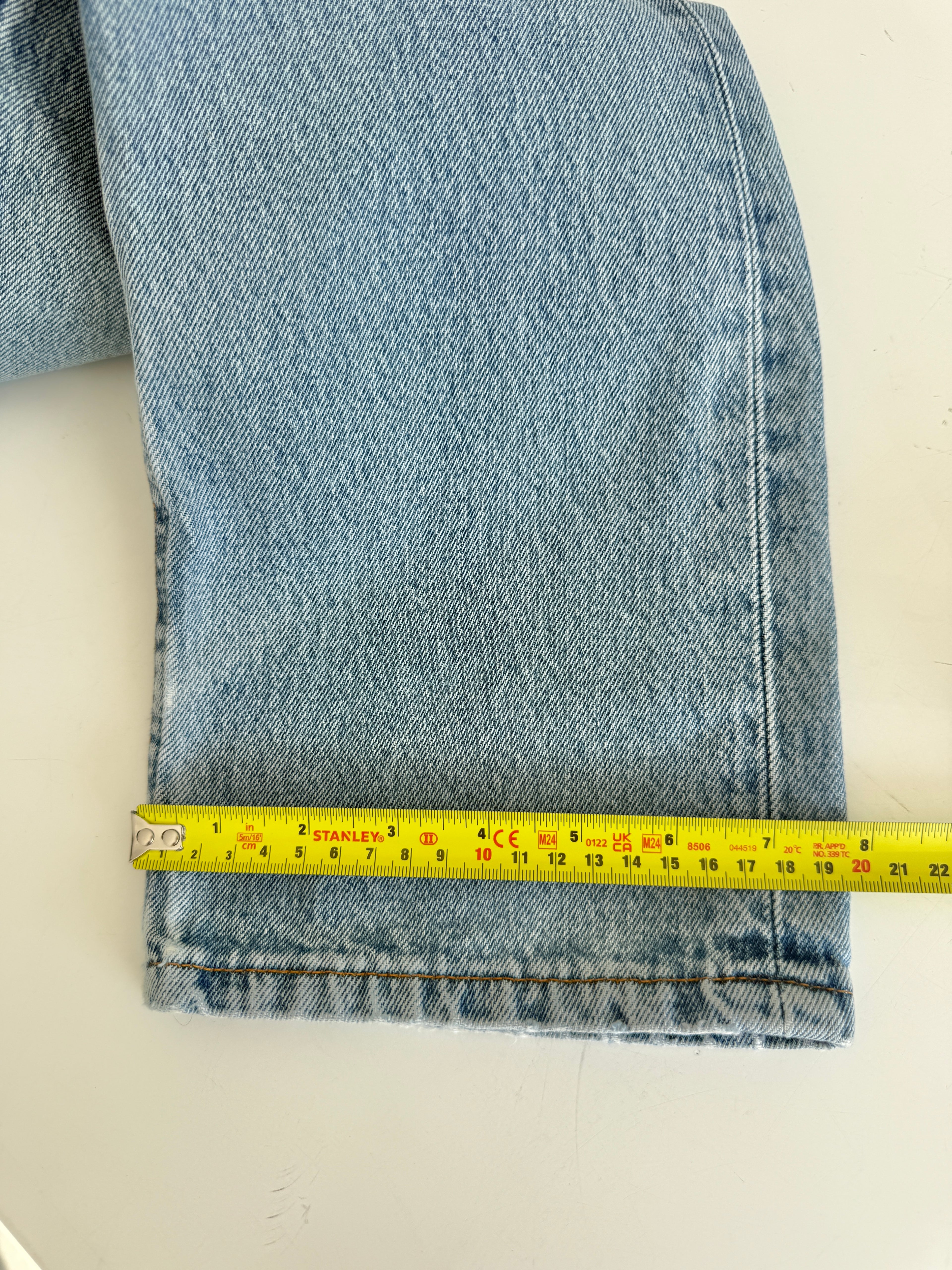 W28 L33 vintage Levis 501 28” measured waist light blue 90s 501s