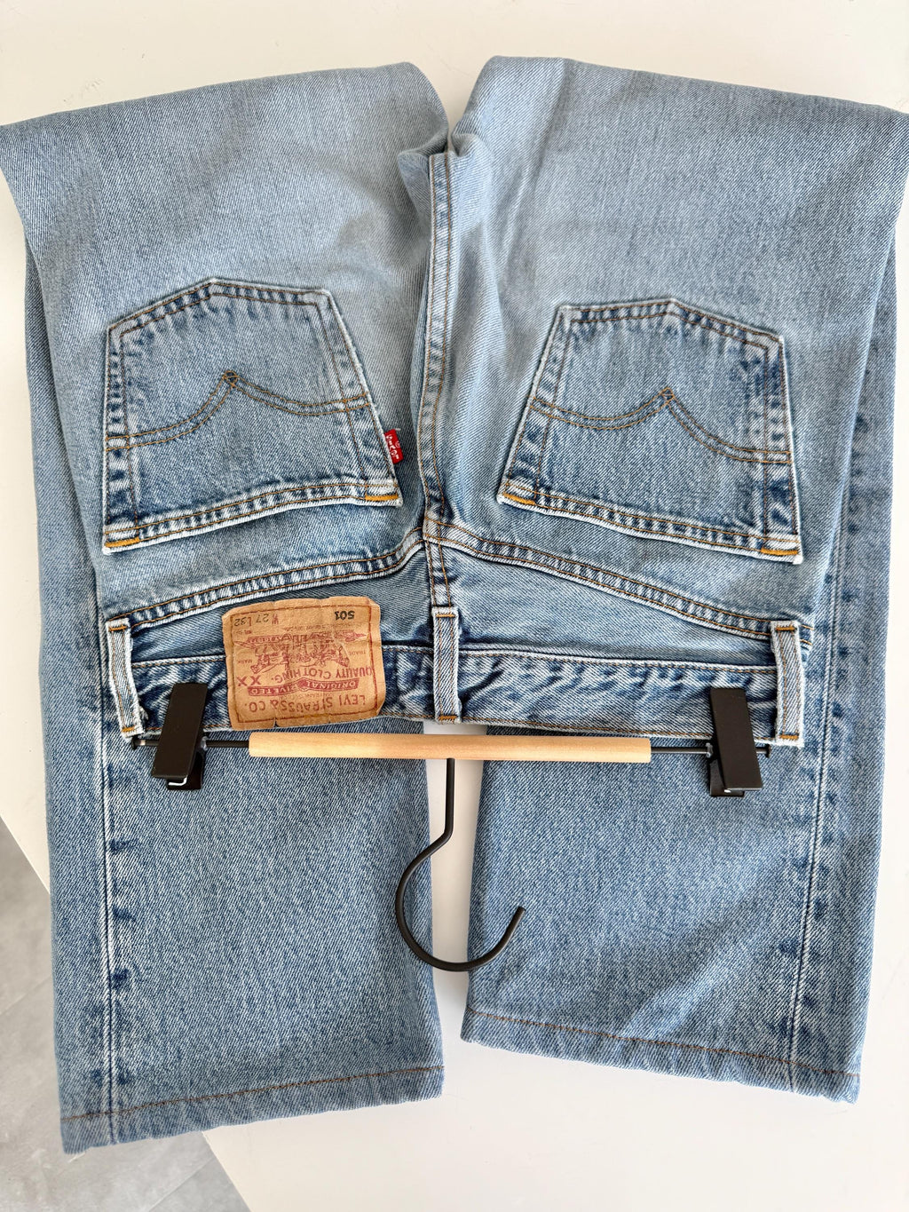 W25 L27 Levis 501 vintage 24-25” measured waist medium blue 90s made in France