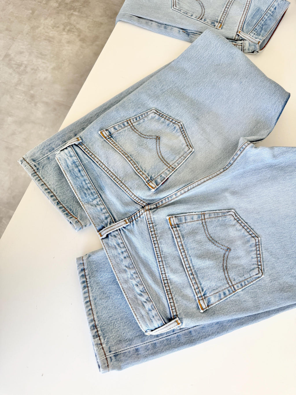 Levis 501s  vintage w29 L29 light blue 501s made in 90s straight leg jeans 501 28”/29” waist