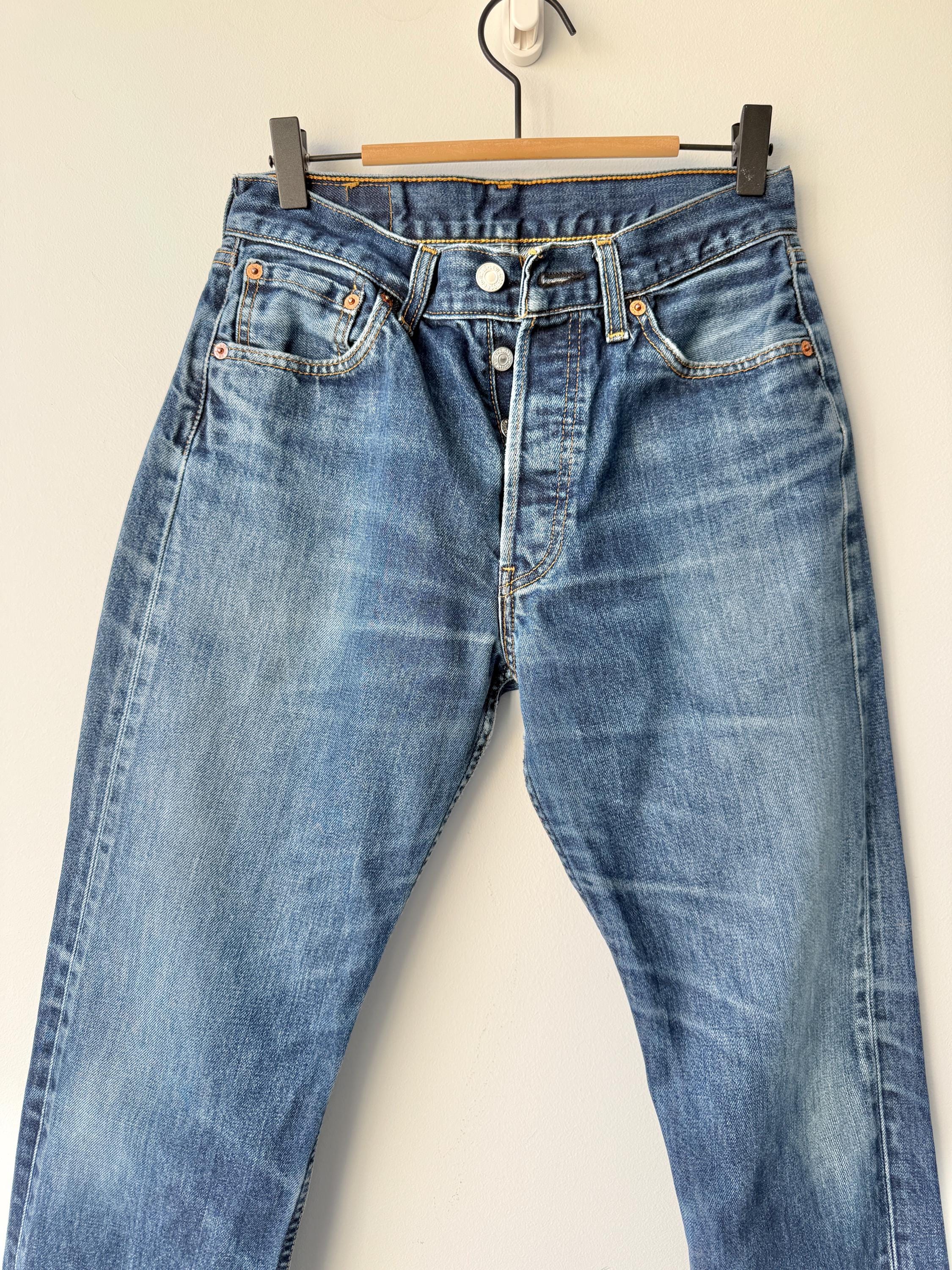 W27 L28 vintage Levis 501 26-27” measured dark blue made in y2k (iuk)