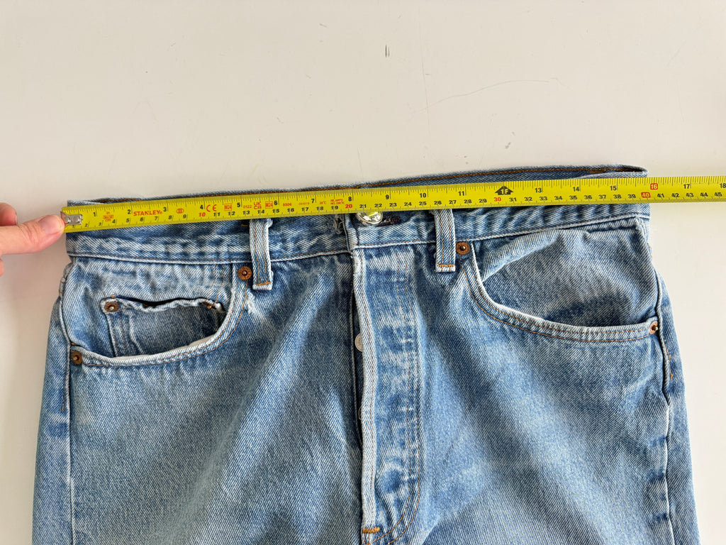 W31 L27 vintage Levis 501s 30/31” measured medium faded blue faded  80s 501s USA