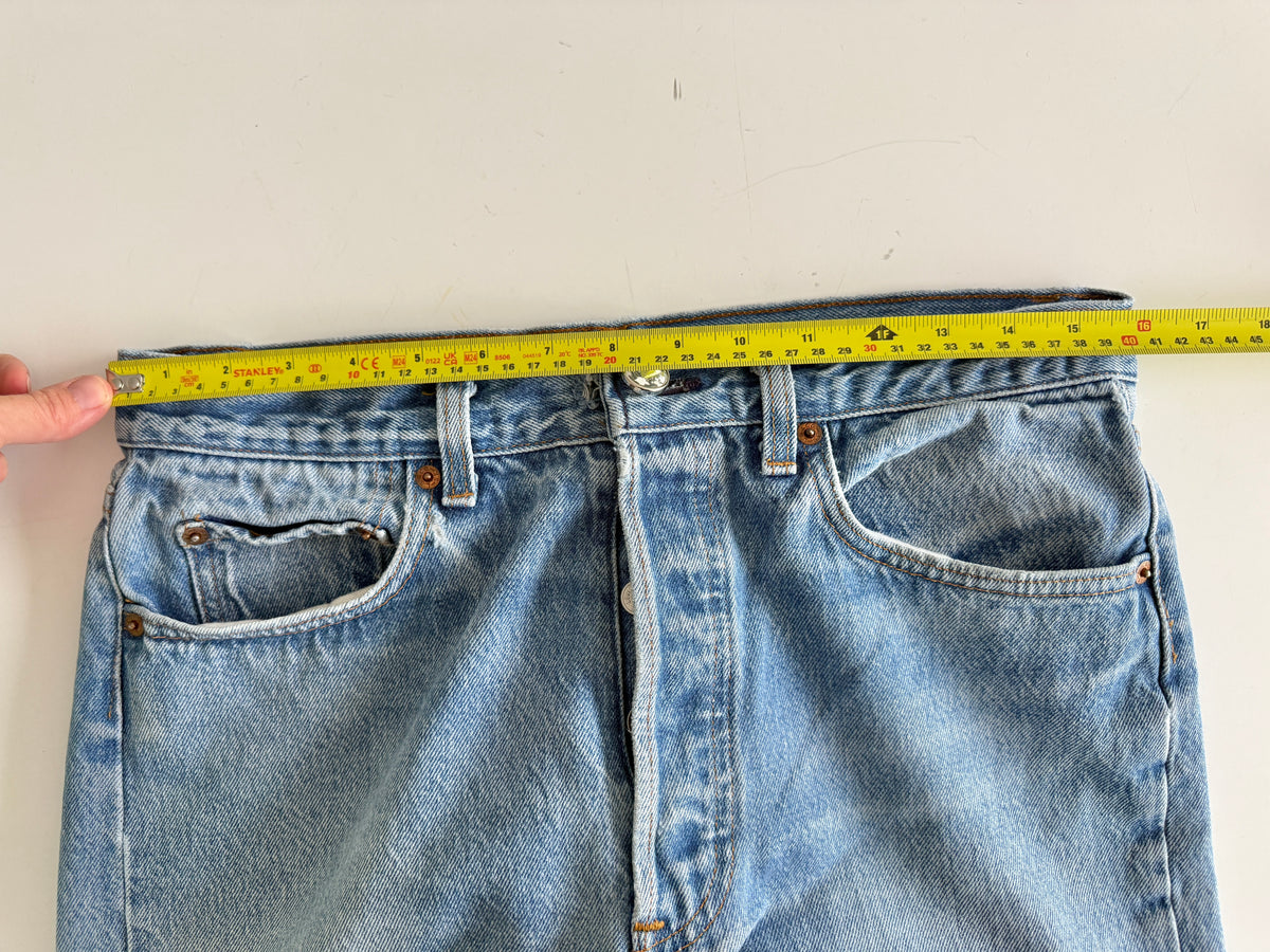 W31 L27 vintage Levis 501s 30/31” measured medium faded blue faded  80s 501s USA