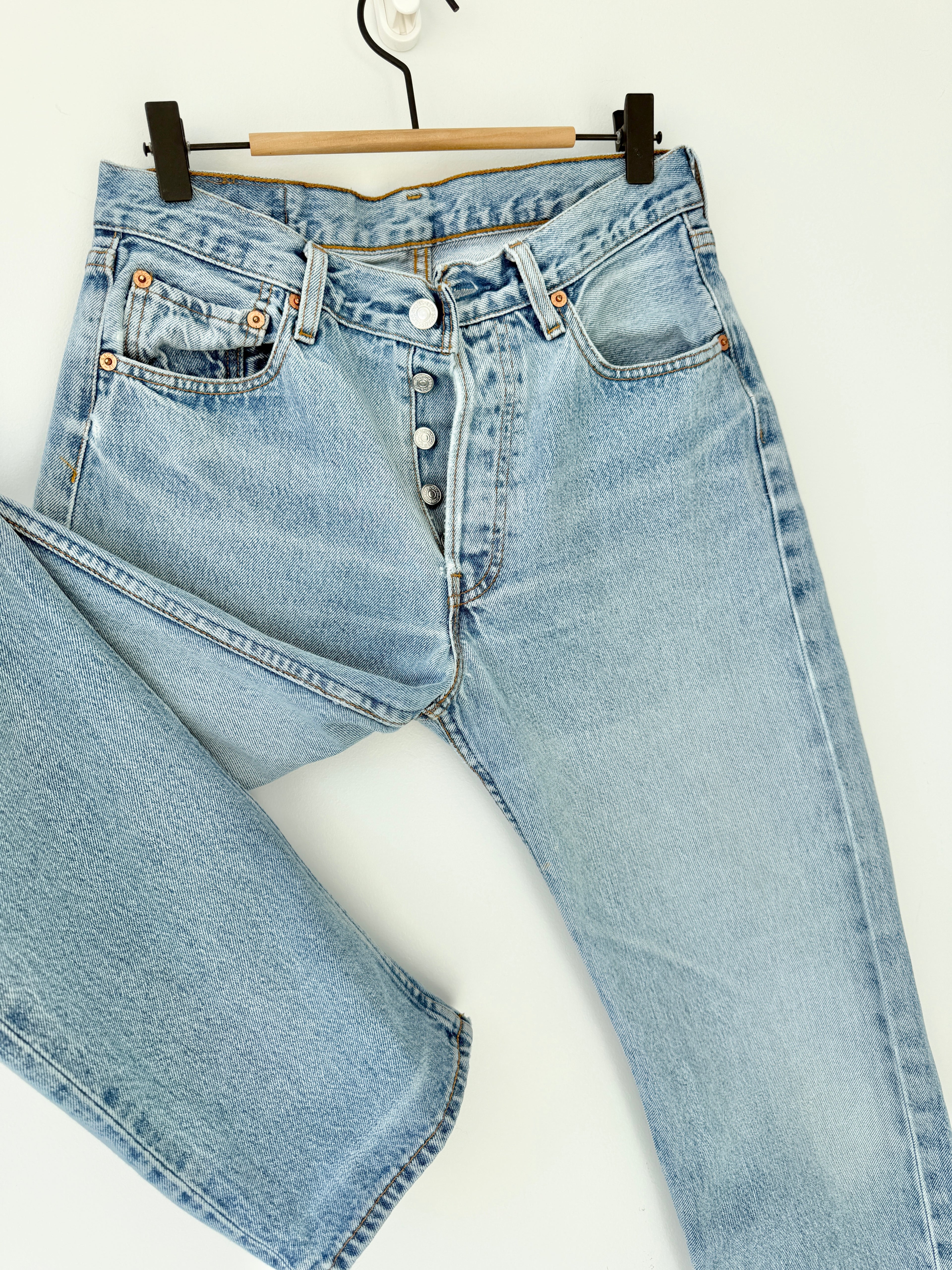 W28 L32 vintage Levis 501 27/28” measured light faded blue denim Levi’s 501s